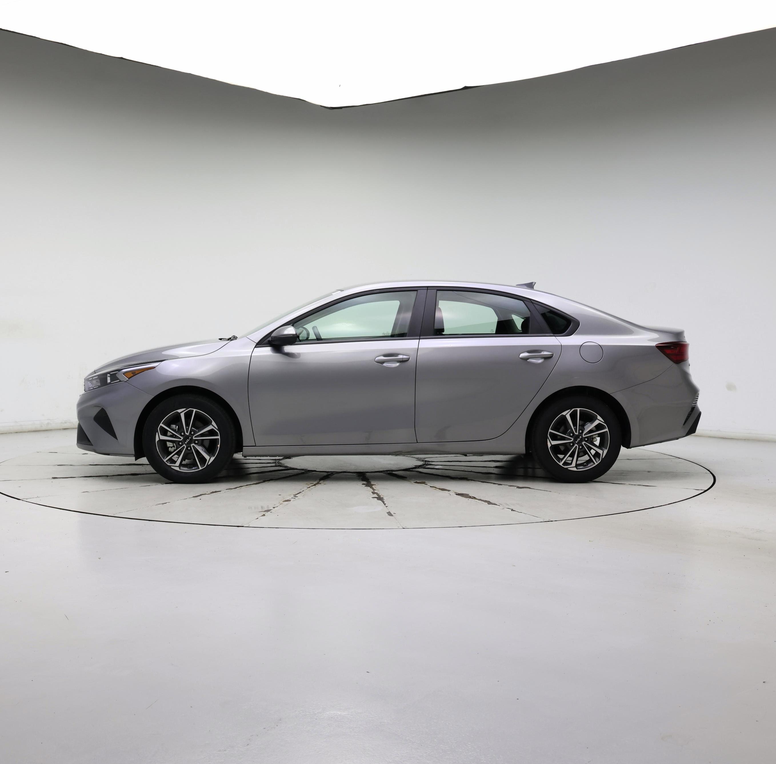 Thumbnail: 2024 Kia Forte - 3