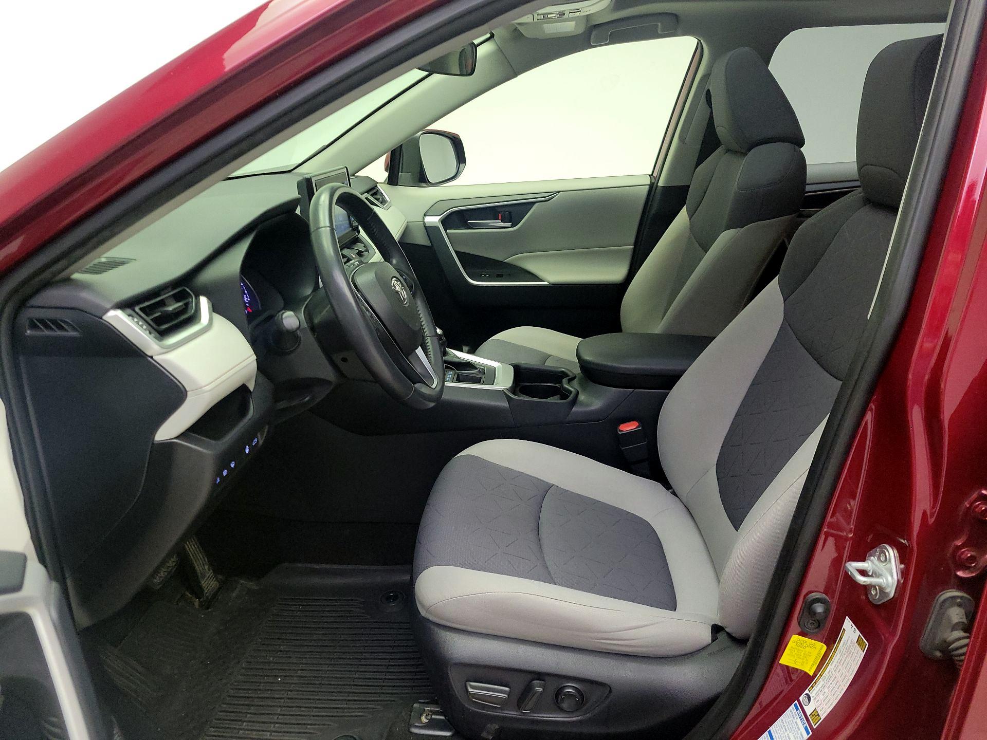 Thumbnail: 2019 Toyota RAV4 - 11