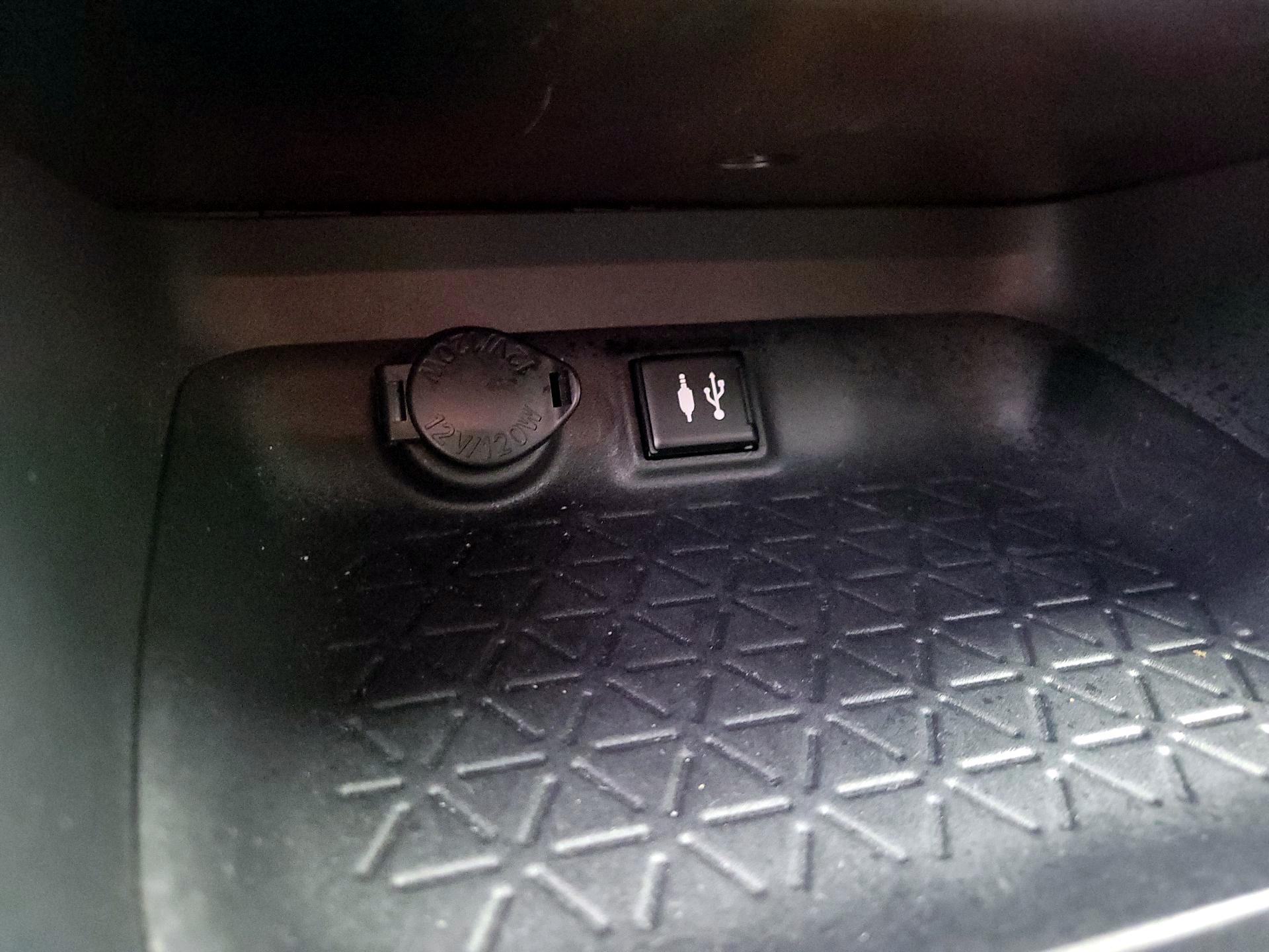 Thumbnail: 2019 Toyota RAV4 - 18