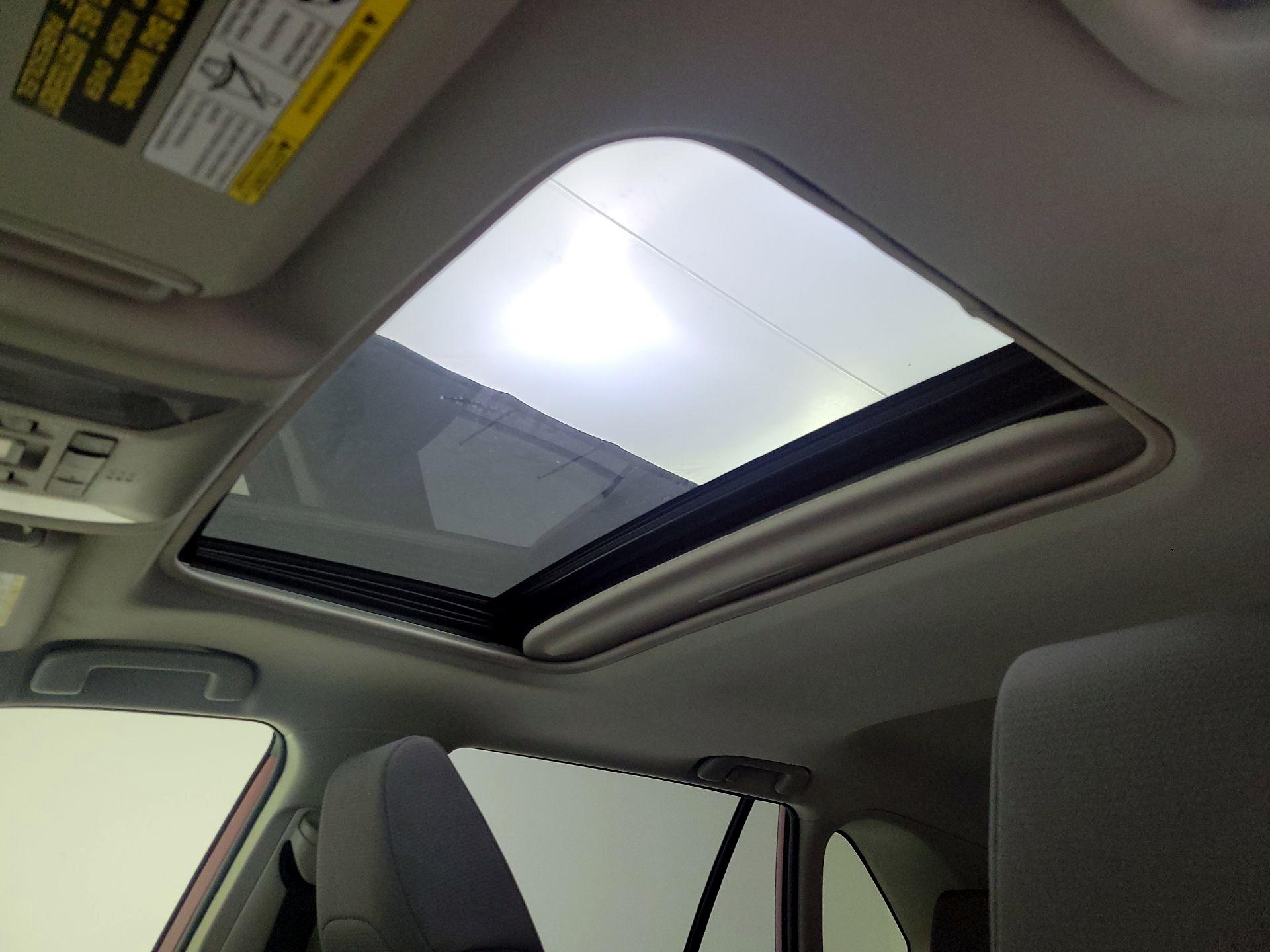 Thumbnail: 2019 Toyota RAV4 - 19