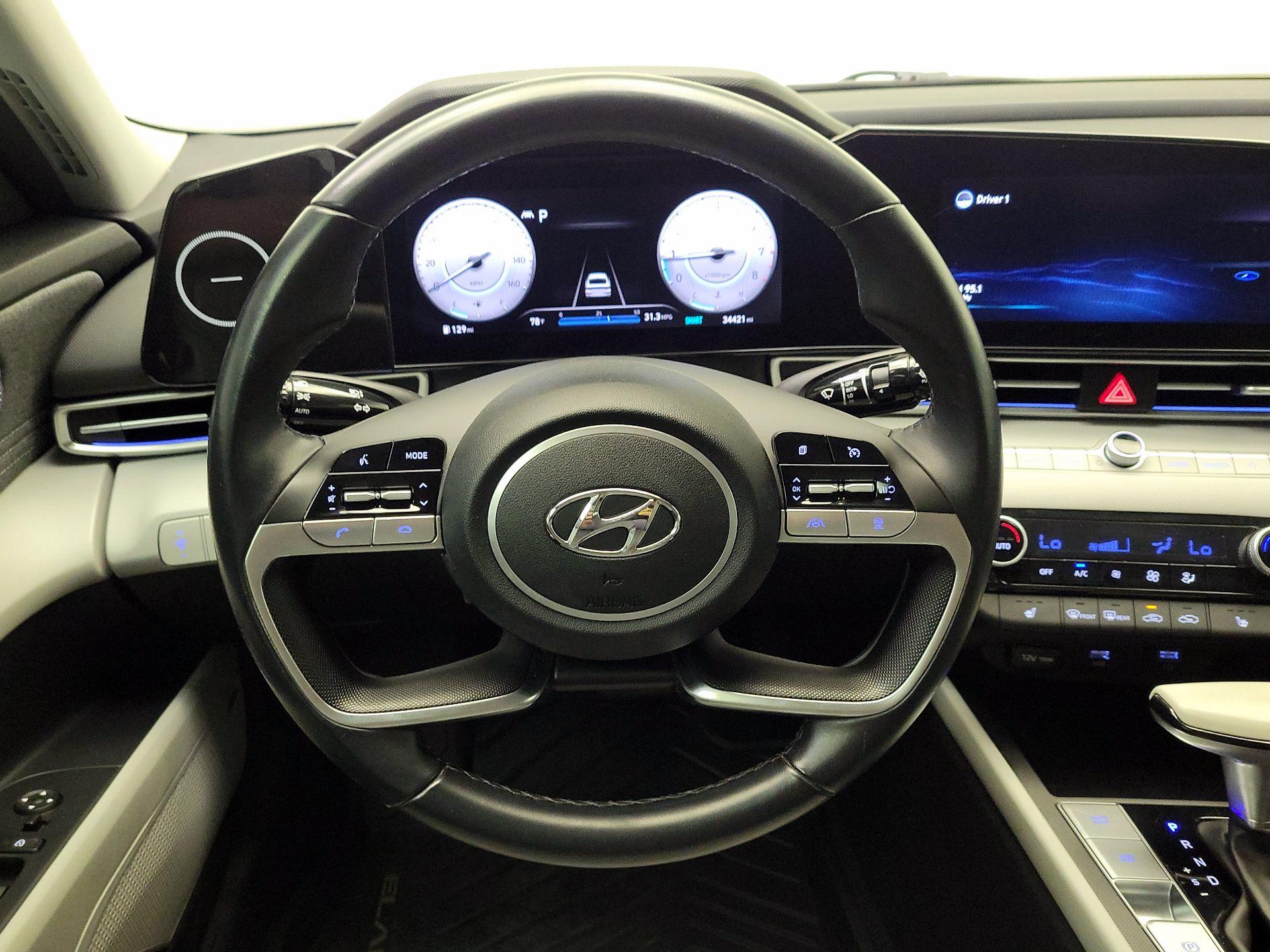 Thumbnail: 2022 Hyundai Elantra - 10