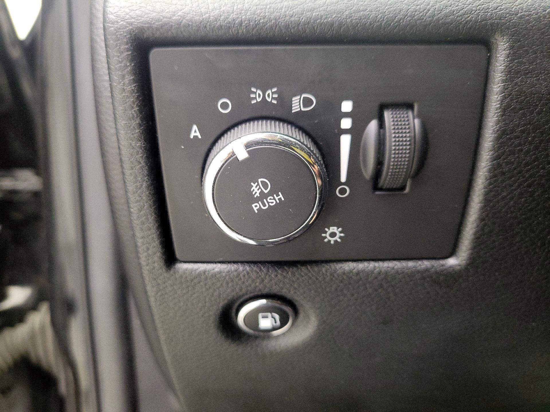Thumbnail: 2015 Jeep Grand Cherokee - 13