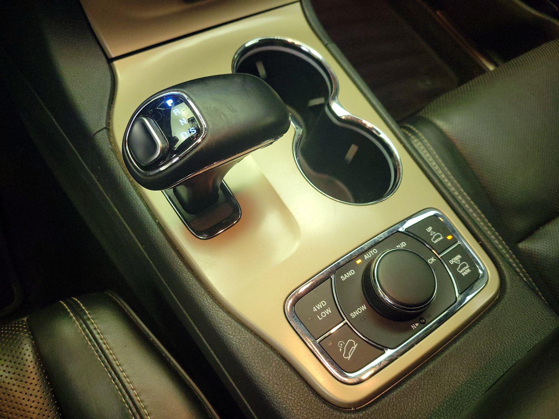 Thumbnail: 2015 Jeep Grand Cherokee - 18