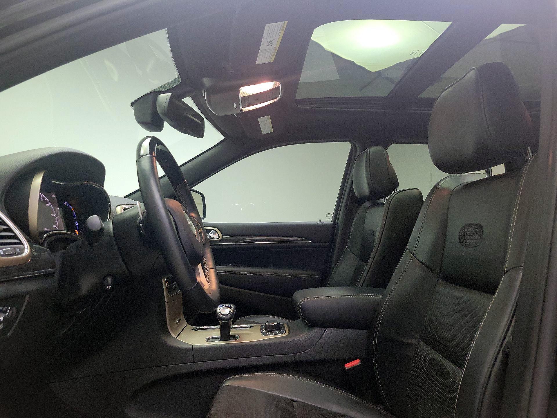 Thumbnail: 2015 Jeep Grand Cherokee - 20