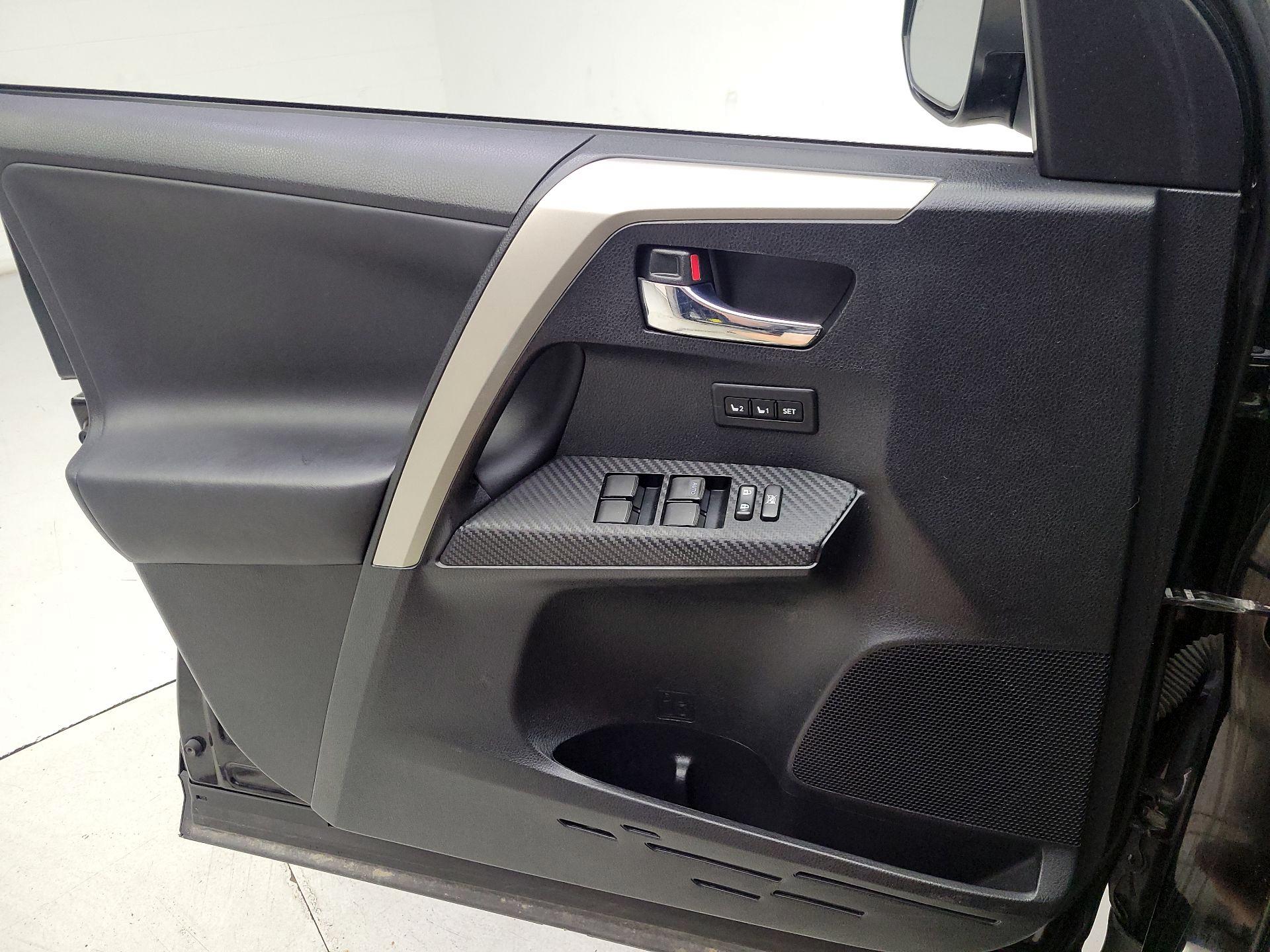 Thumbnail: 2014 Toyota RAV4 - 12