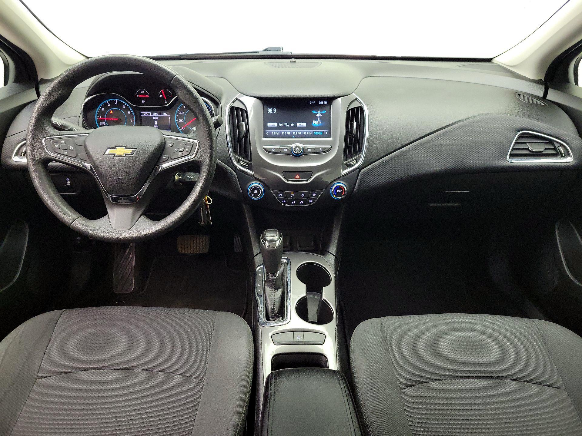 Thumbnail: 2018 Chevrolet Cruze - 9