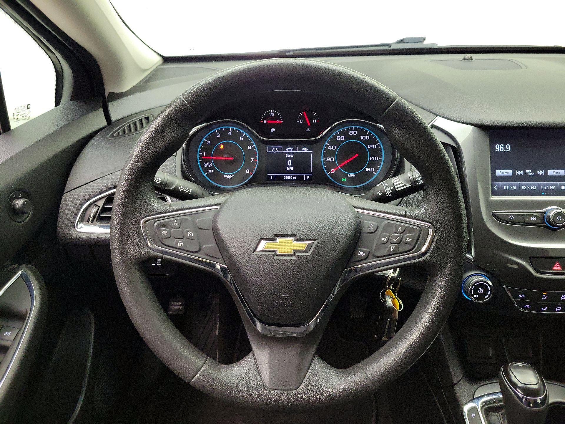 Thumbnail: 2018 Chevrolet Cruze - 10