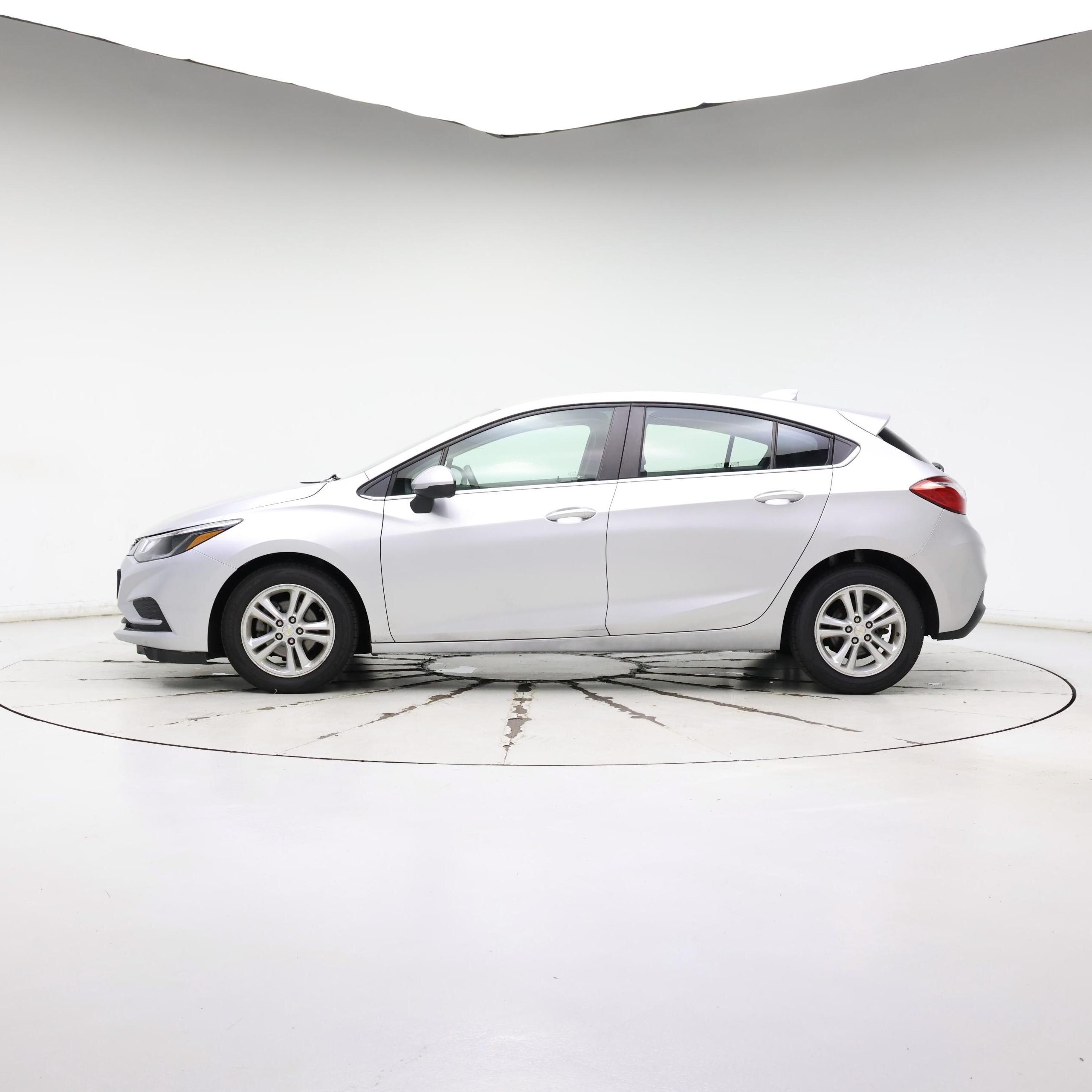 Thumbnail: 2018 Chevrolet Cruze - 3