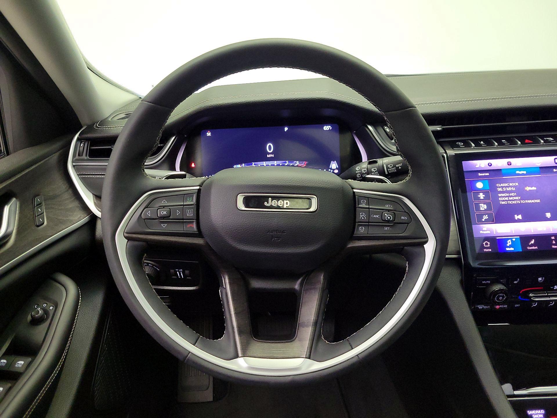 Thumbnail: 2023 Jeep Grand Cherokee - 10