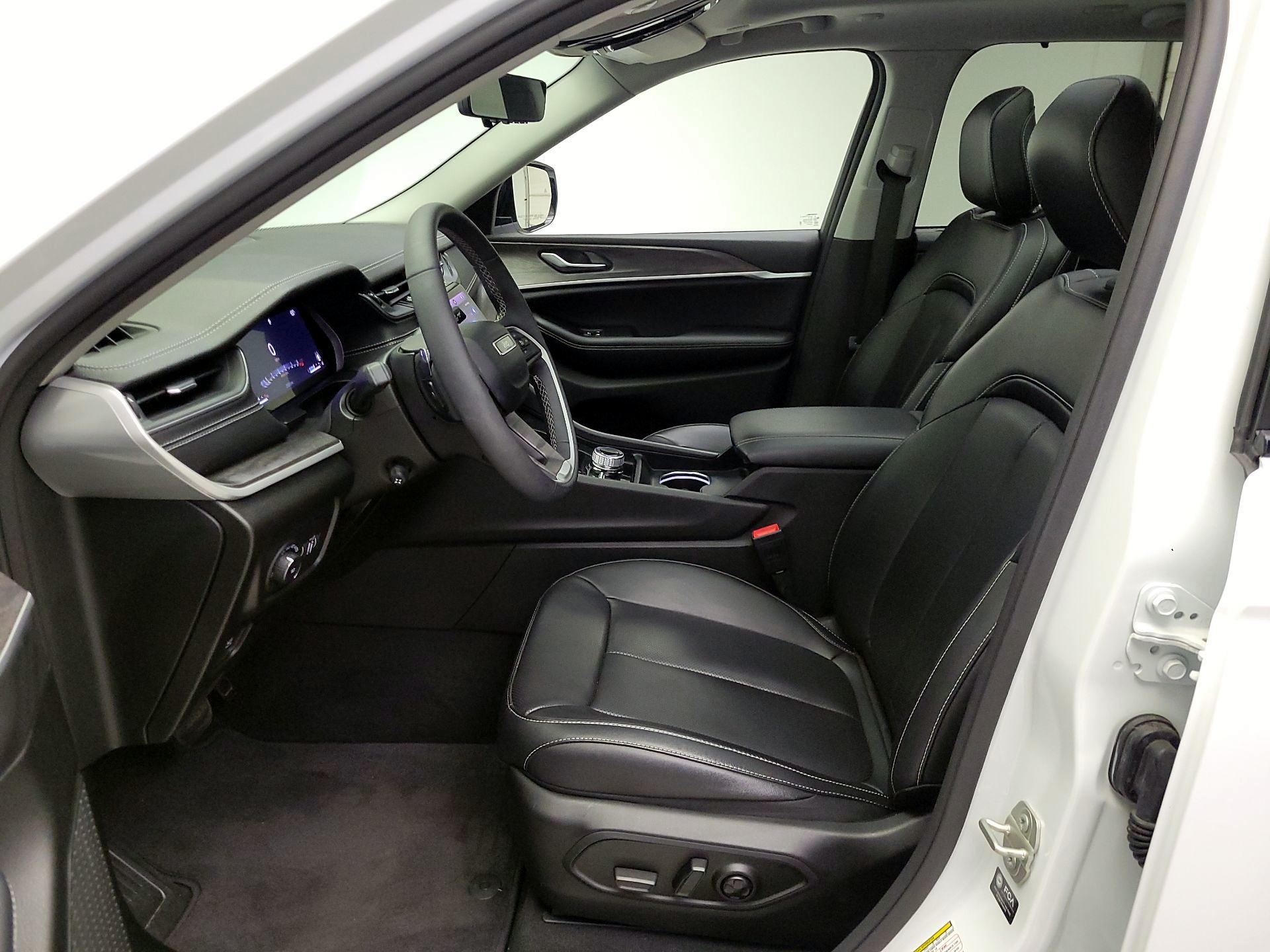 Thumbnail: 2023 Jeep Grand Cherokee - 11