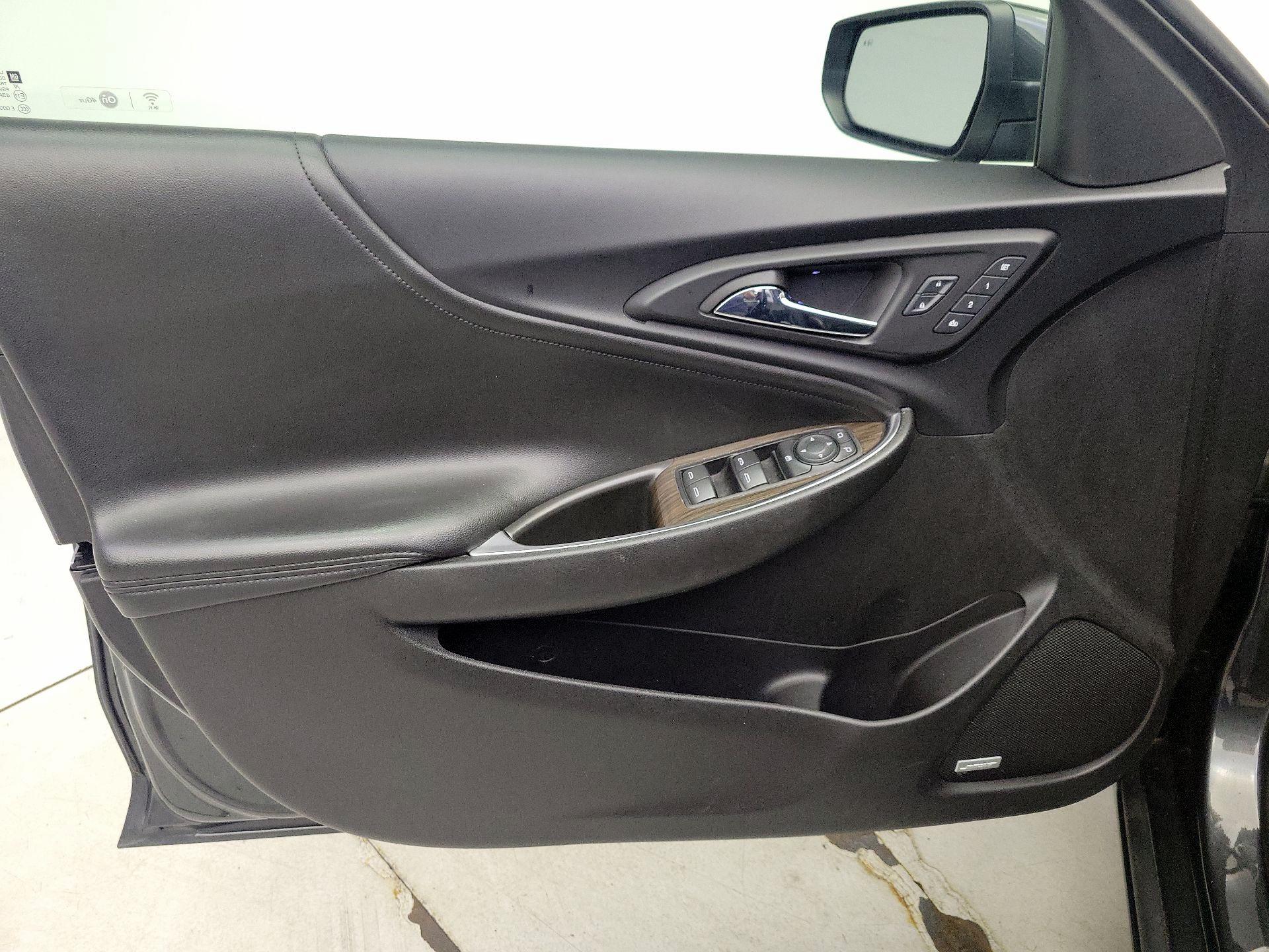 Thumbnail: 2016 Chevrolet Malibu - 12