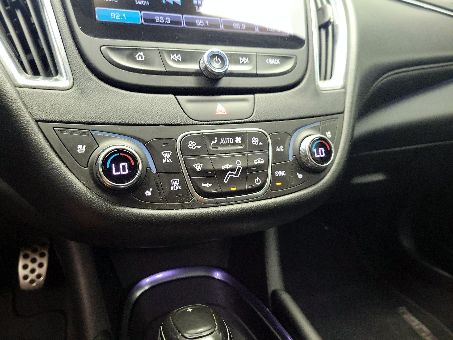 Thumbnail: 2016 Chevrolet Malibu - 16