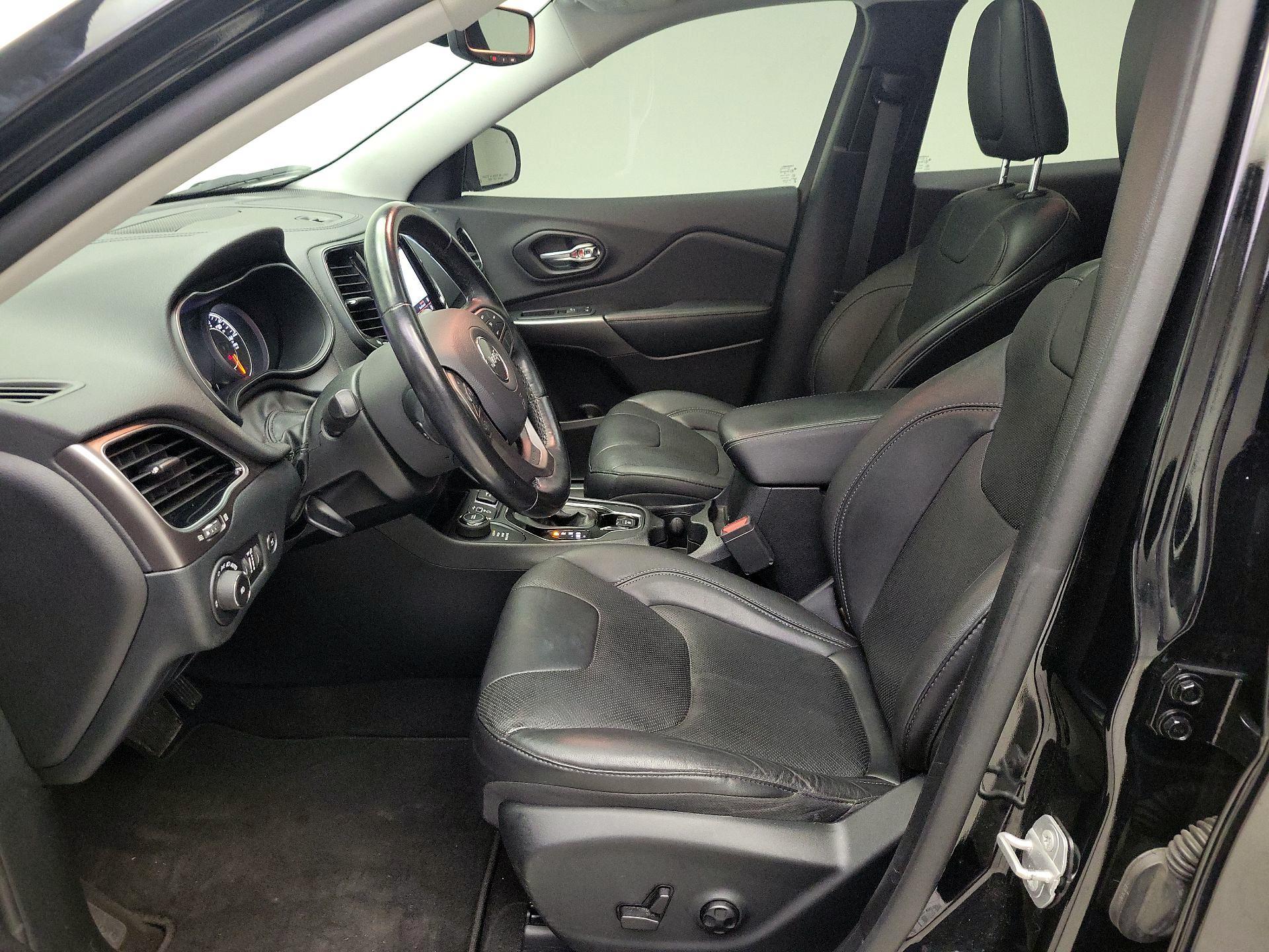Thumbnail: 2020 Jeep Cherokee - 11