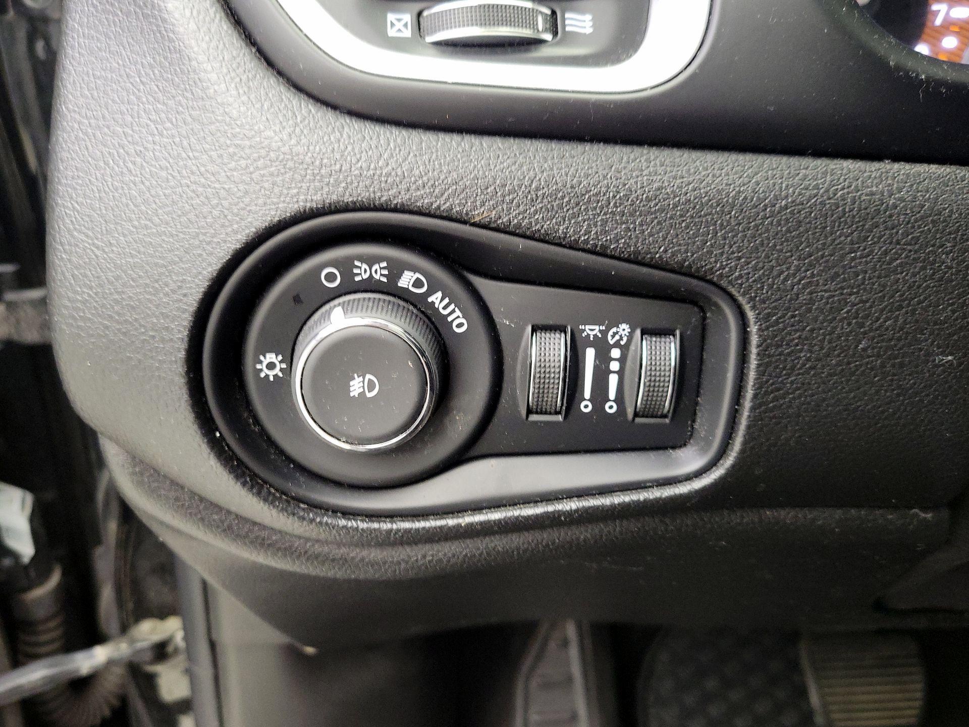 Thumbnail: 2020 Jeep Renegade - 13