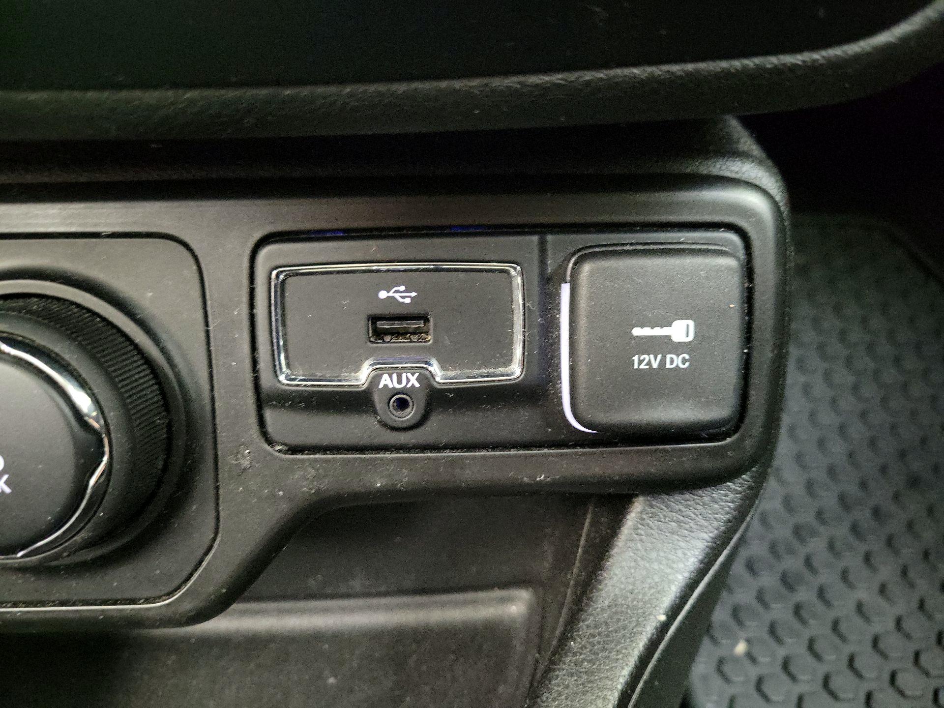 Thumbnail: 2020 Jeep Renegade - 19