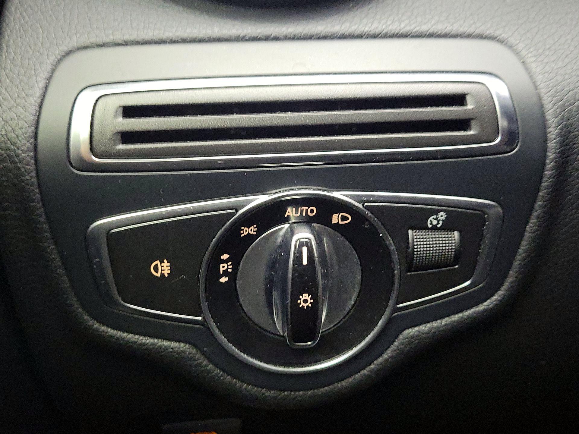 Thumbnail: 2015 Mercedes-Benz C-Class - 13
