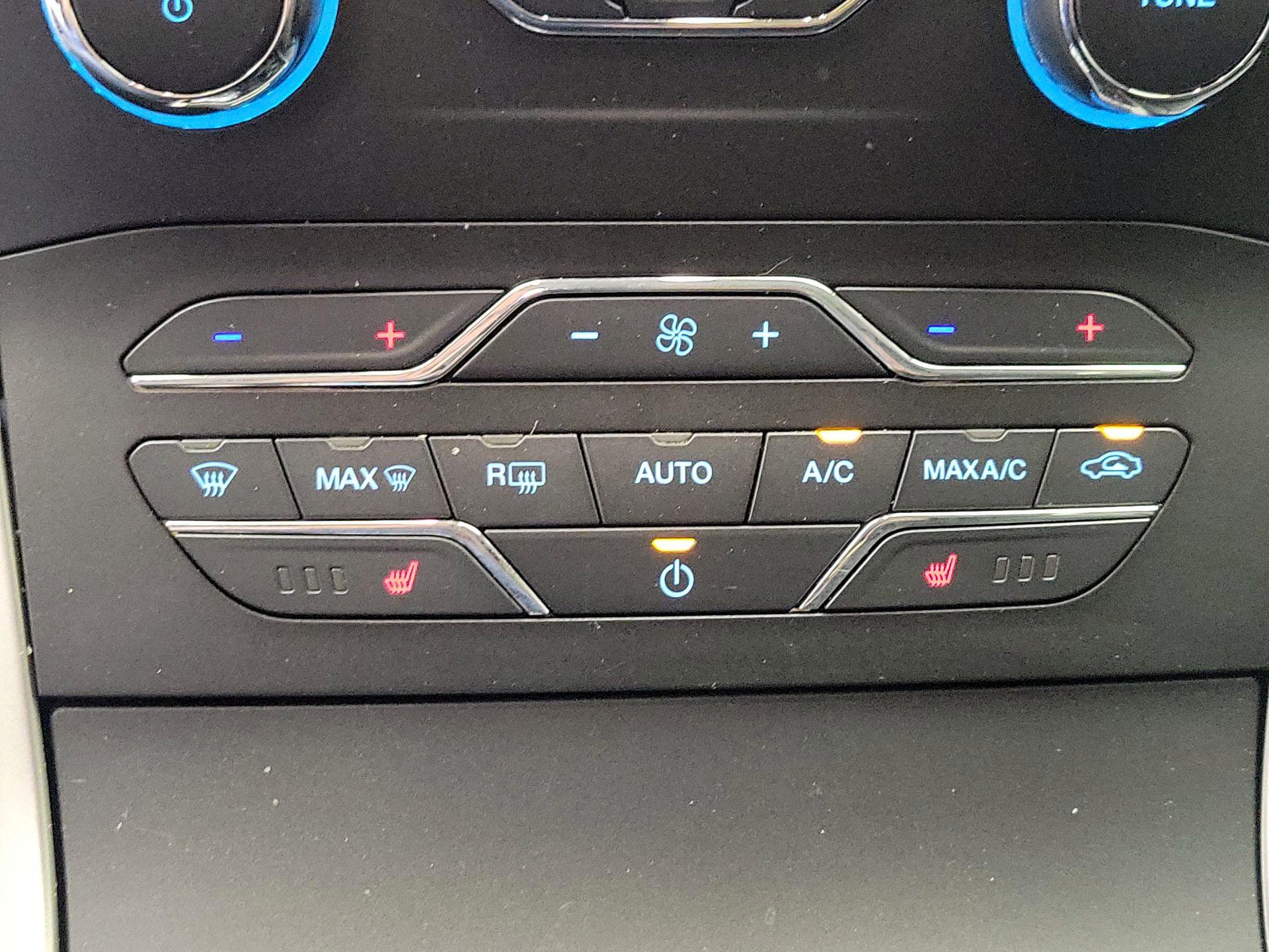 Thumbnail: 2020 Ford Edge - 16