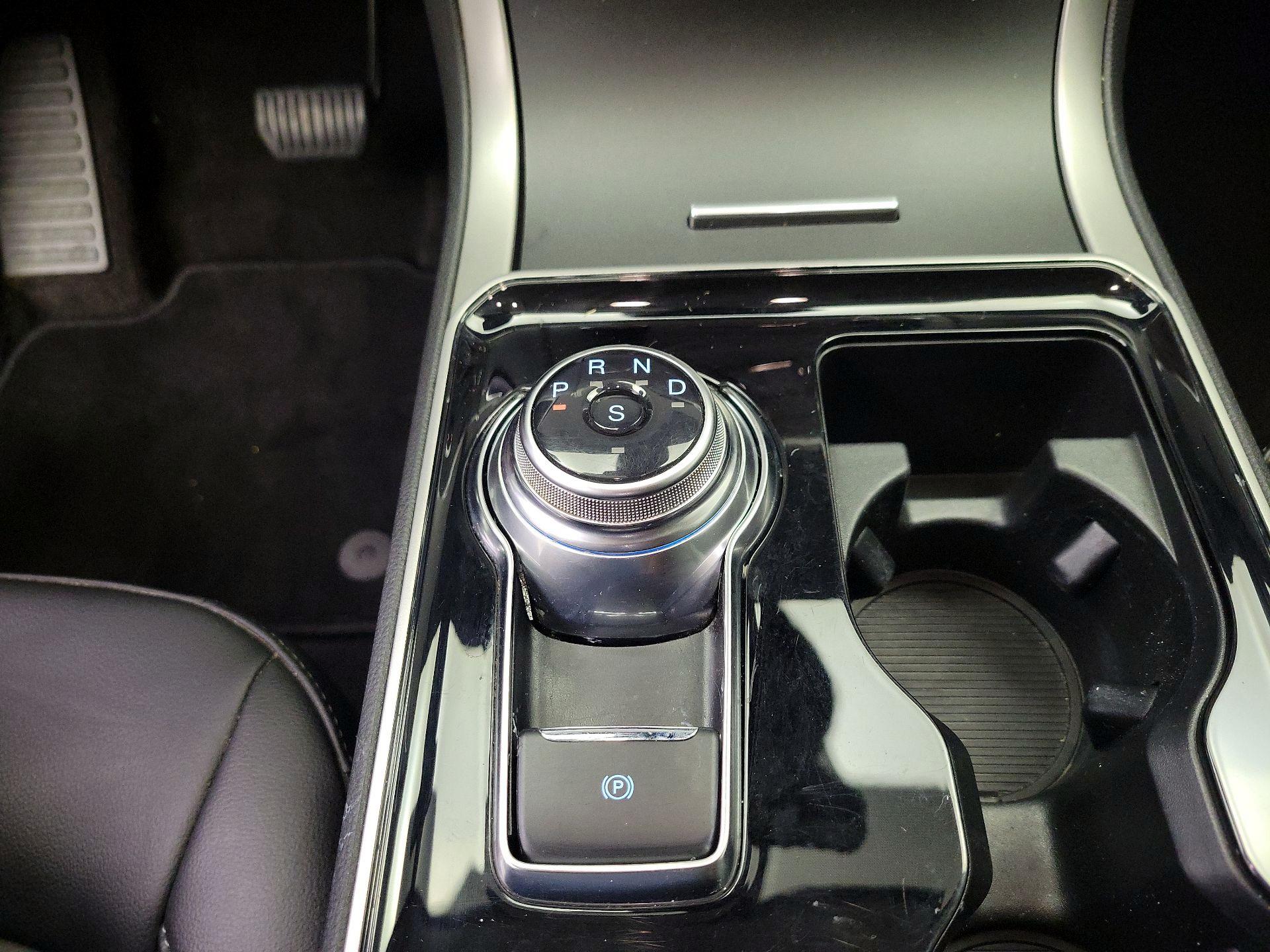 Thumbnail: 2020 Ford Edge - 17