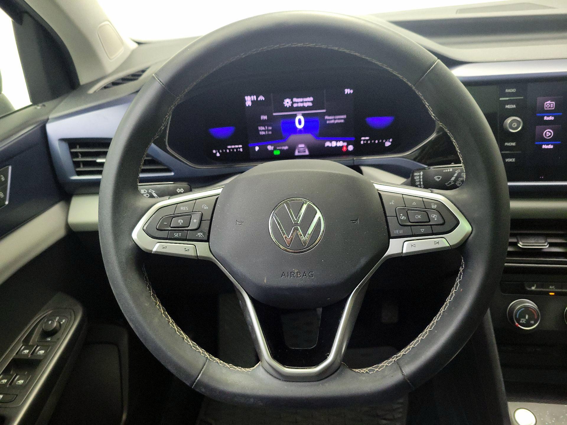 Thumbnail: 2022 Volkswagen Taos - 10