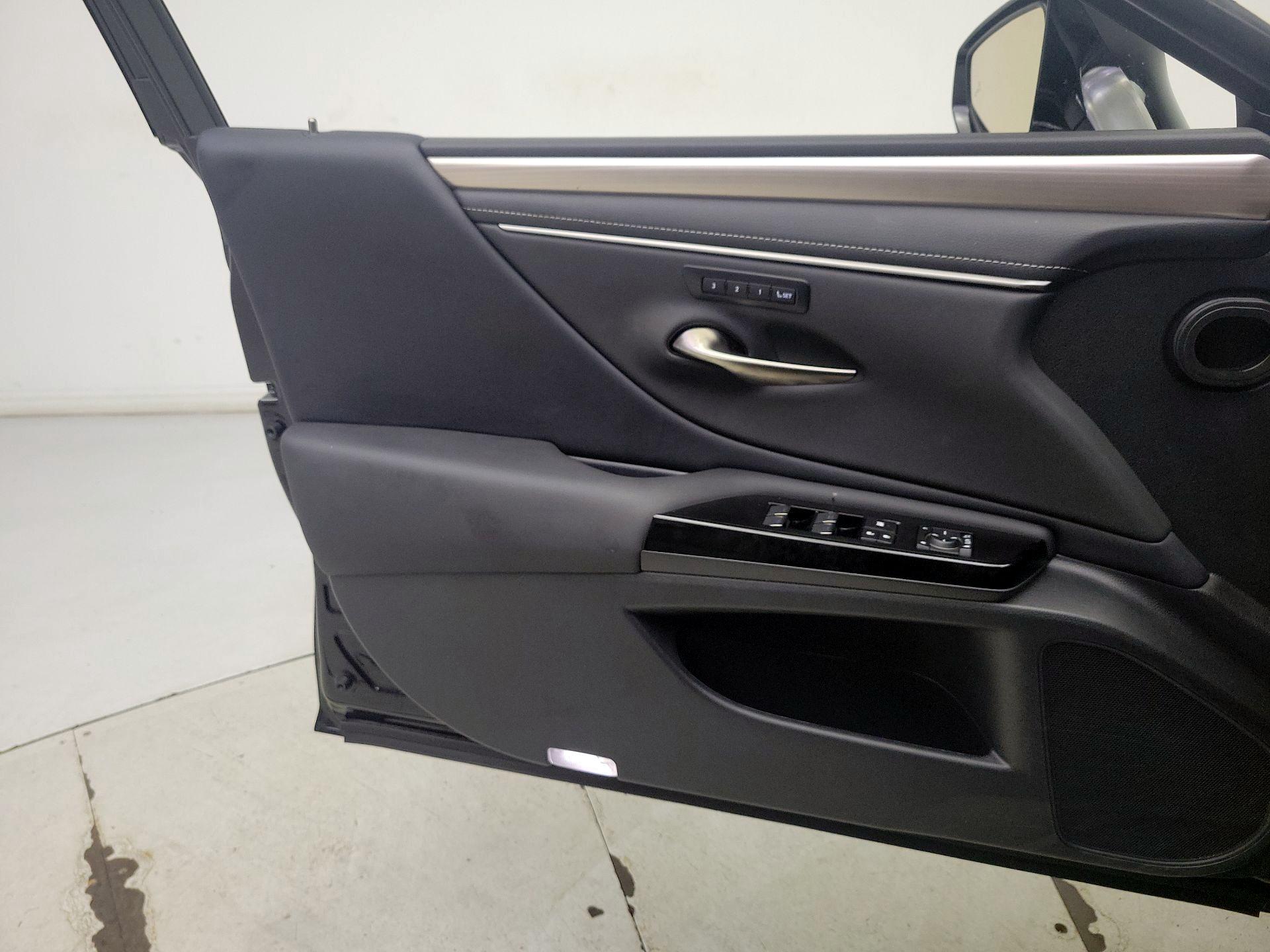 Thumbnail: 2024 Lexus ES - 12