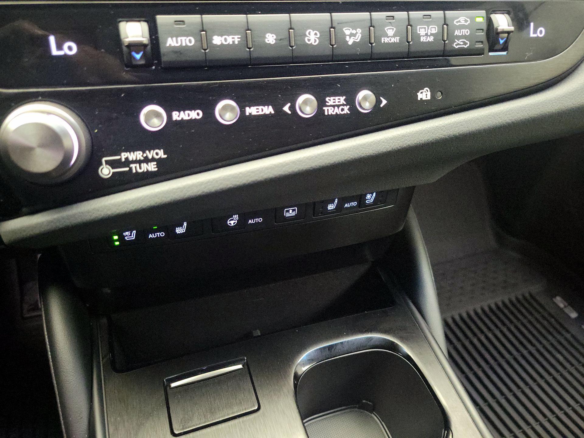 Thumbnail: 2024 Lexus ES - 17