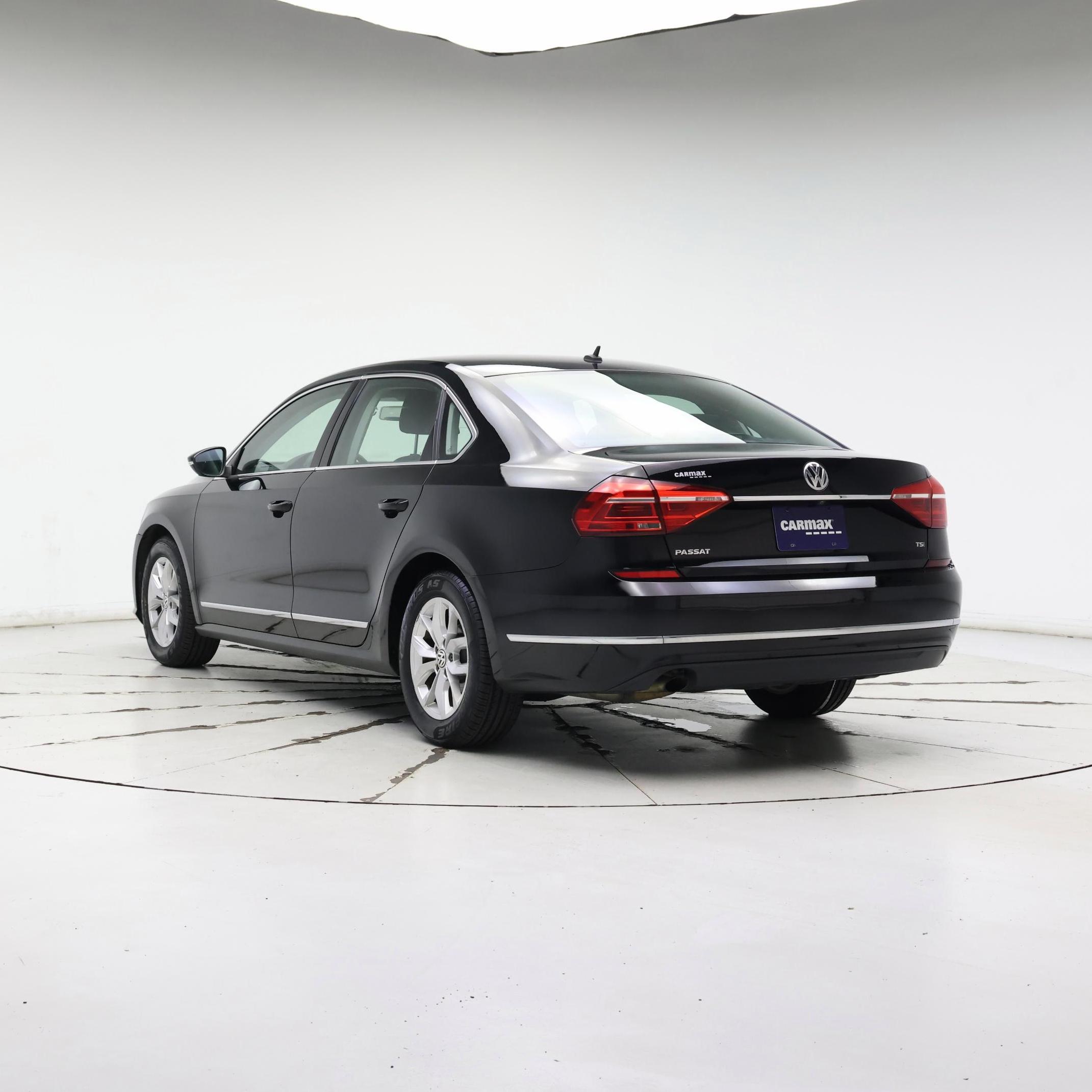 Thumbnail: 2016 Volkswagen Passat - 2