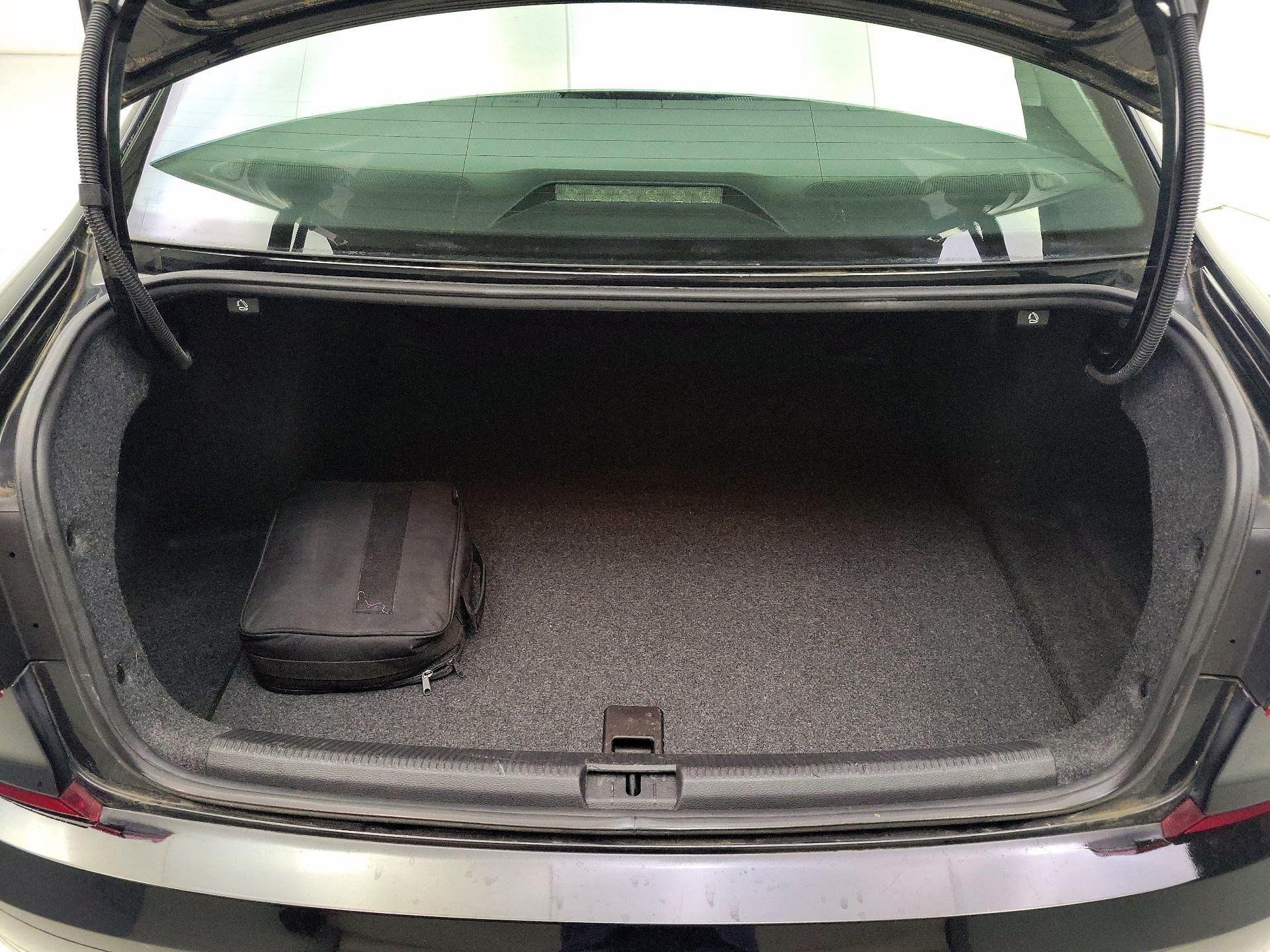 Thumbnail: 2016 Volkswagen Passat - 20