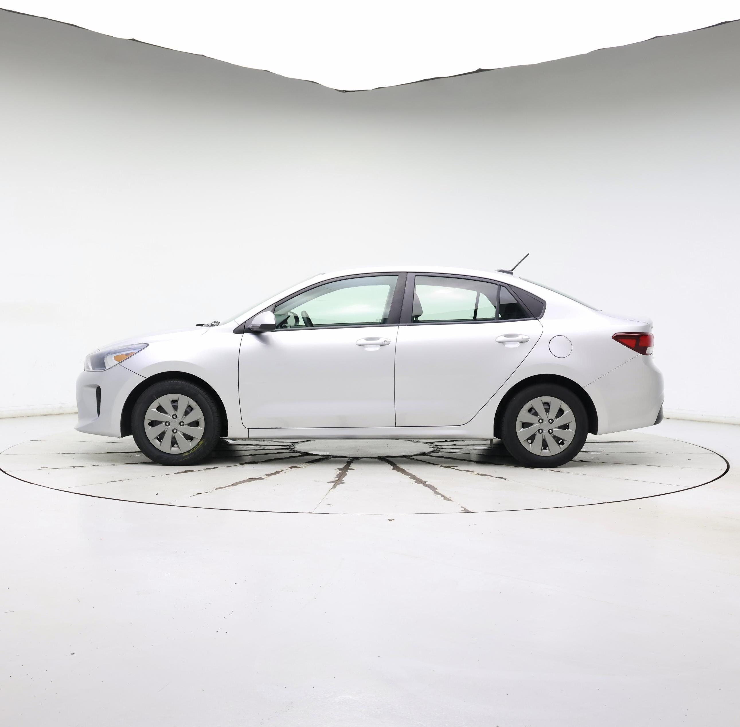 Thumbnail: 2020 Kia Rio - 3