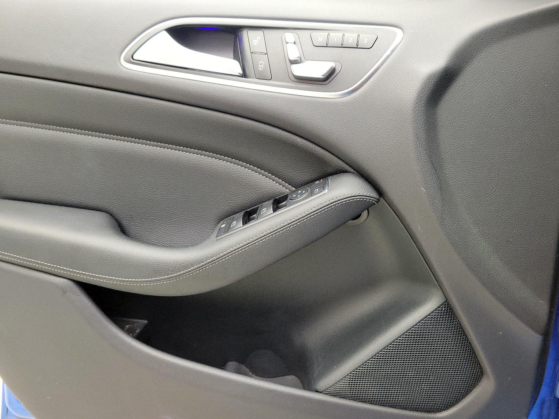 Thumbnail: 2015 Mercedes-Benz B-Class - 12