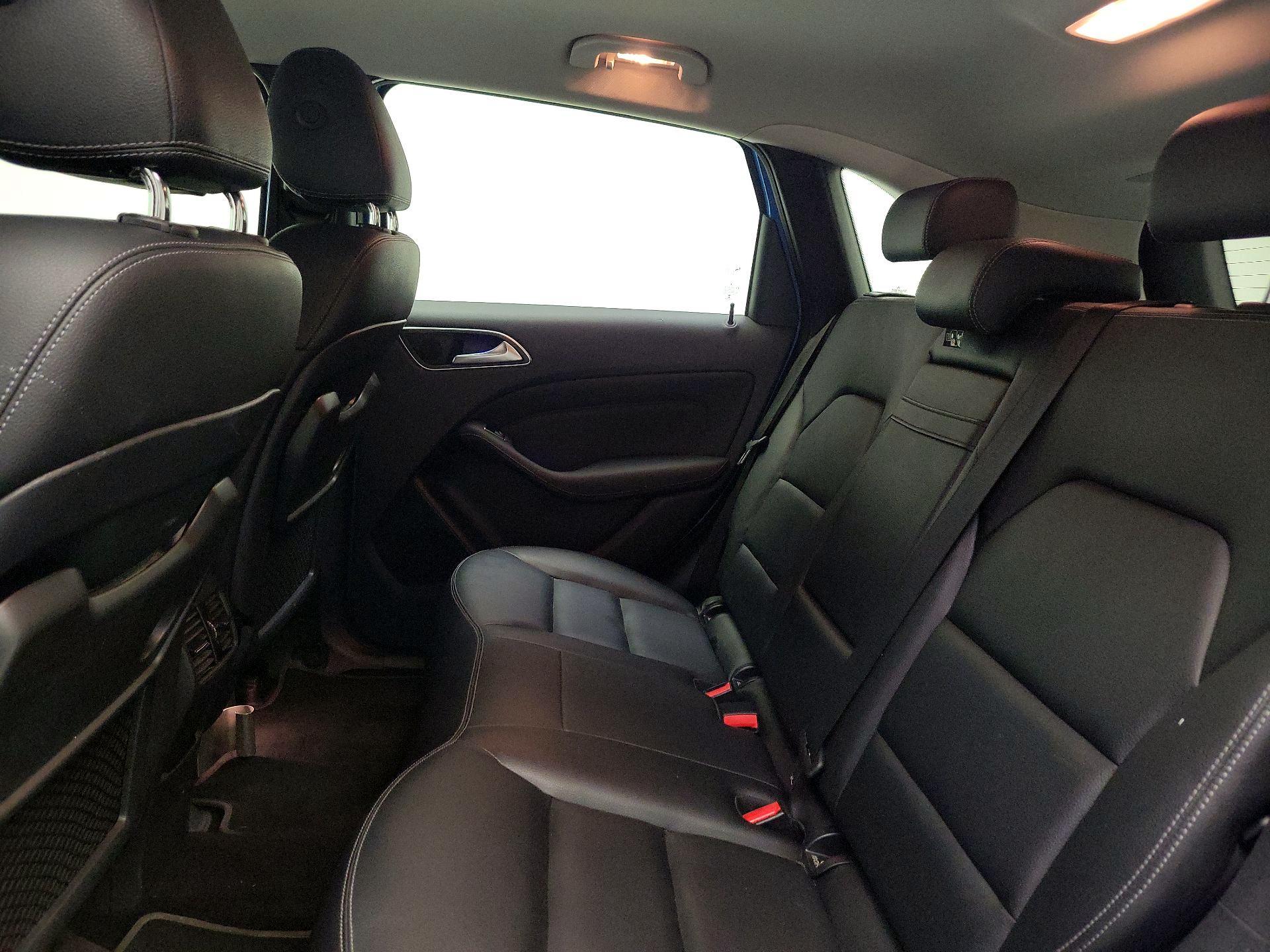 Thumbnail: 2015 Mercedes-Benz B-Class - 17