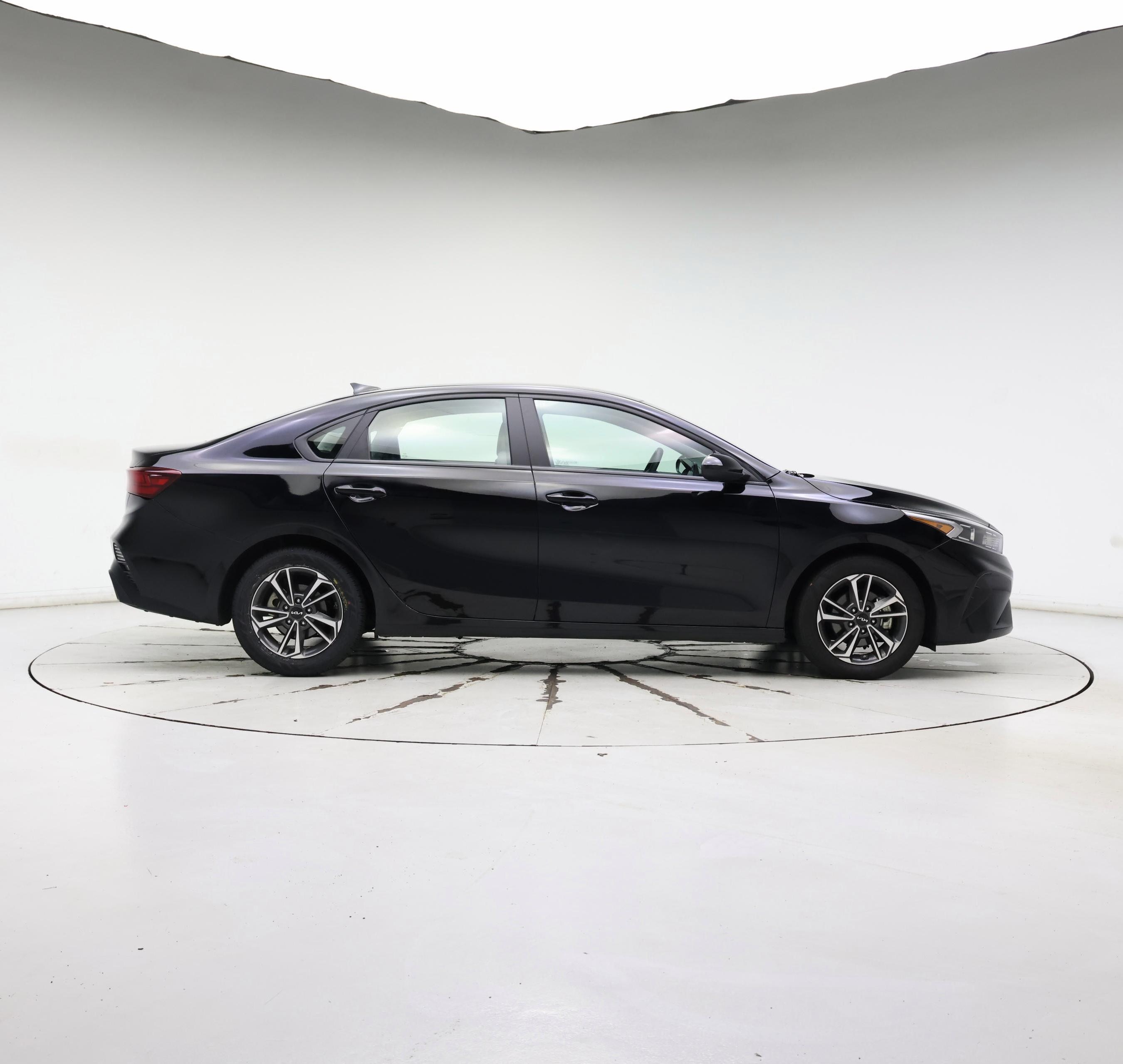 Thumbnail: 2023 Kia Forte - 7