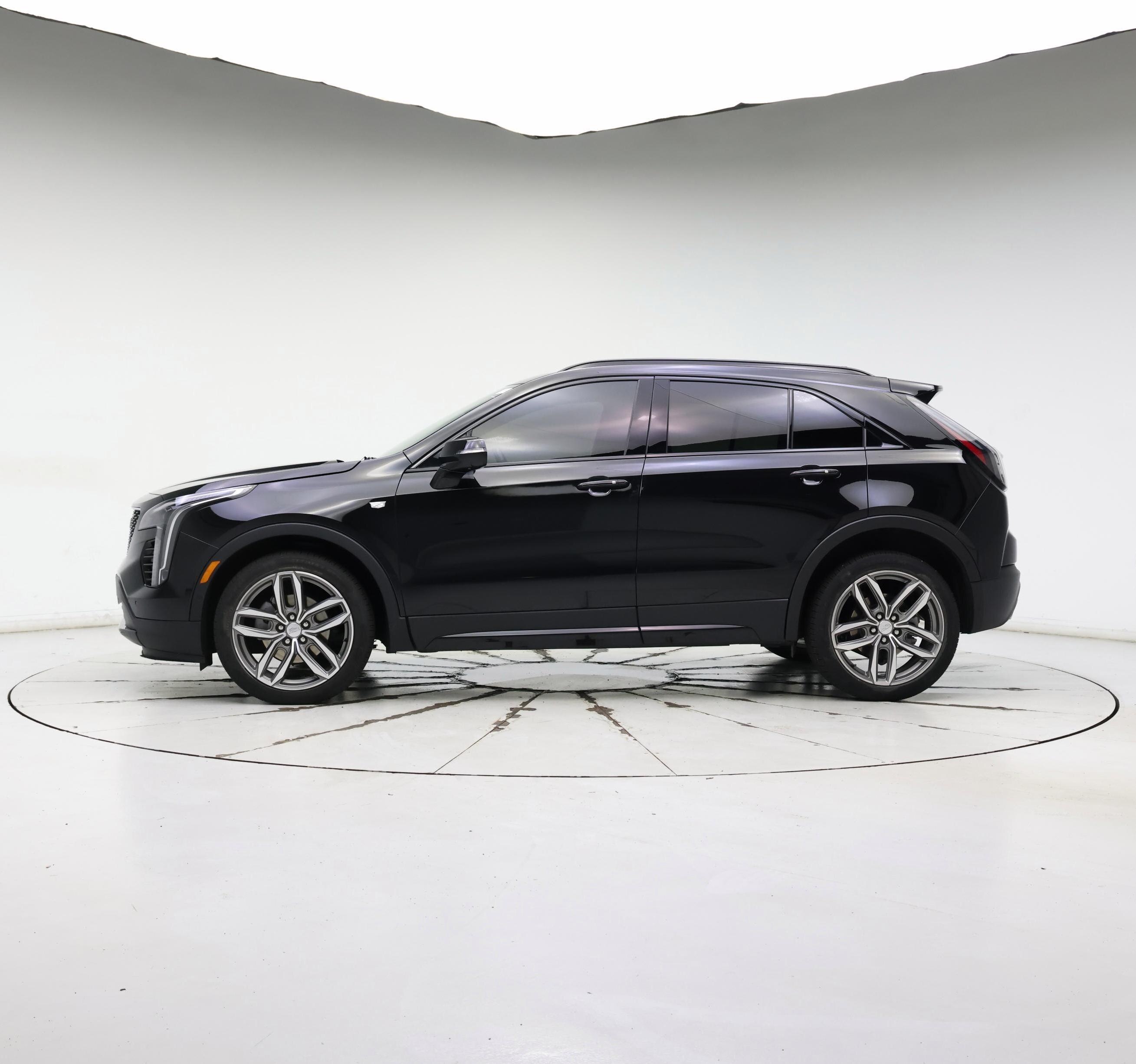 Thumbnail: 2022 Cadillac XT4 - 3