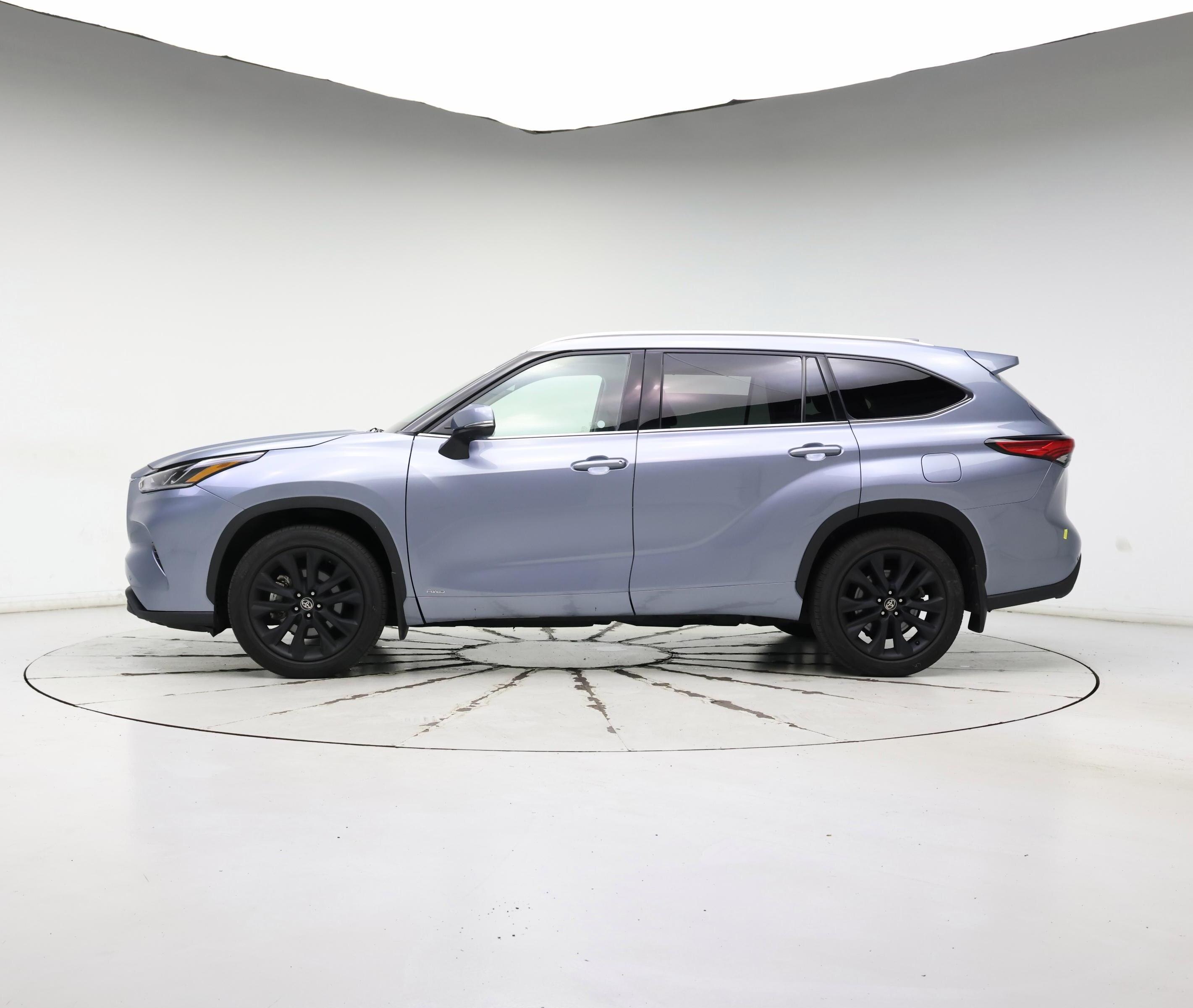 Thumbnail: 2022 Toyota Highlander - 3