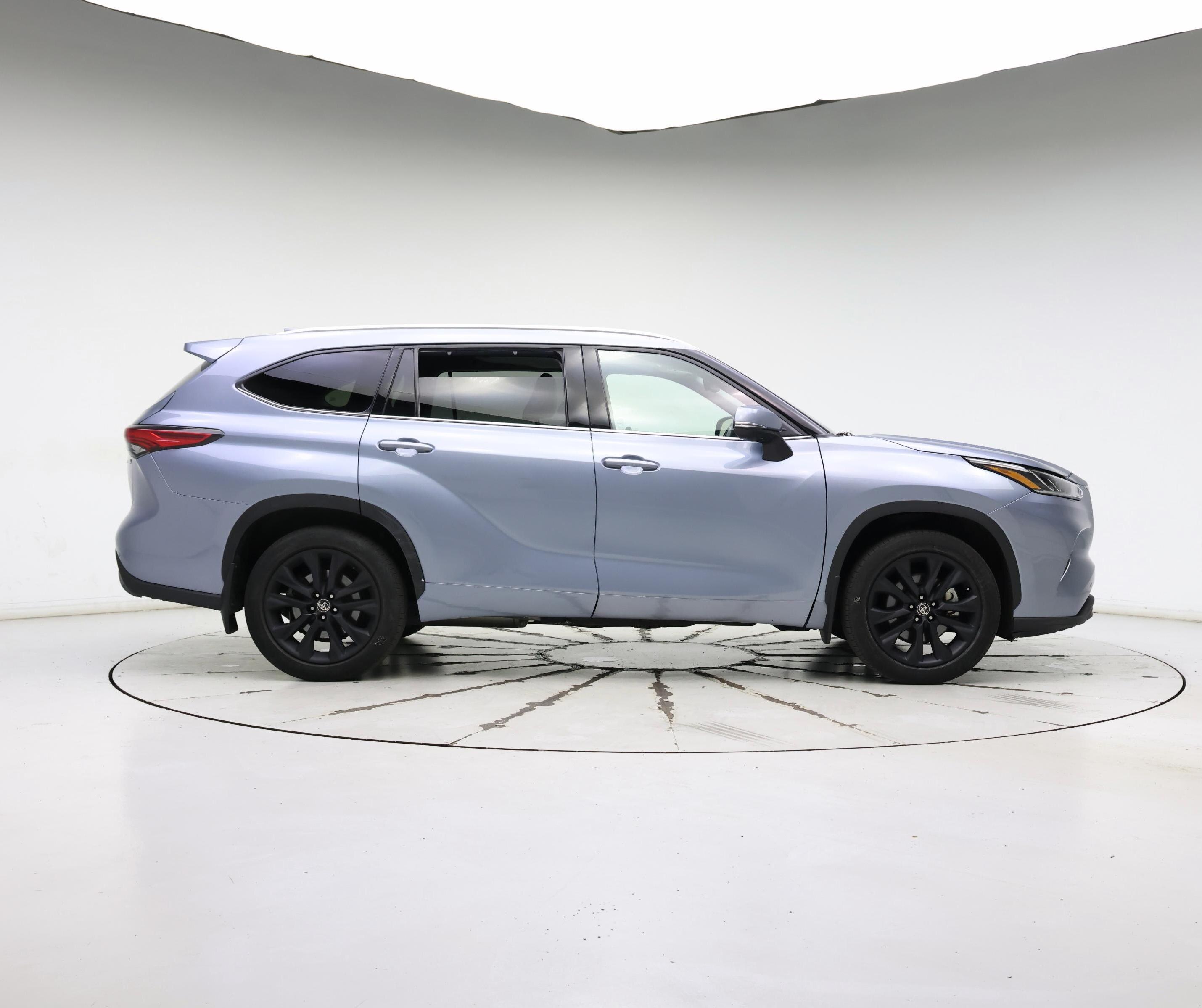 Thumbnail: 2022 Toyota Highlander - 7