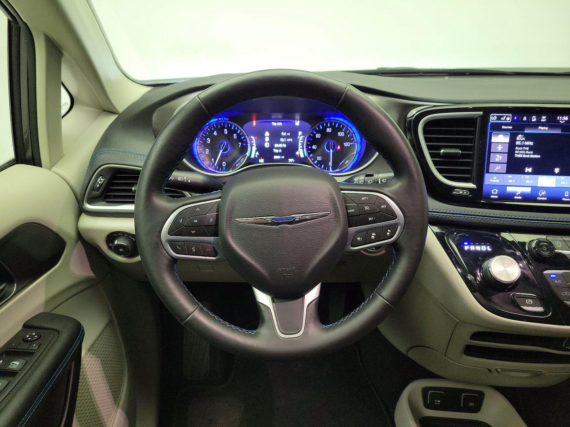 Thumbnail: 2021 Chrysler Pacifica - 10