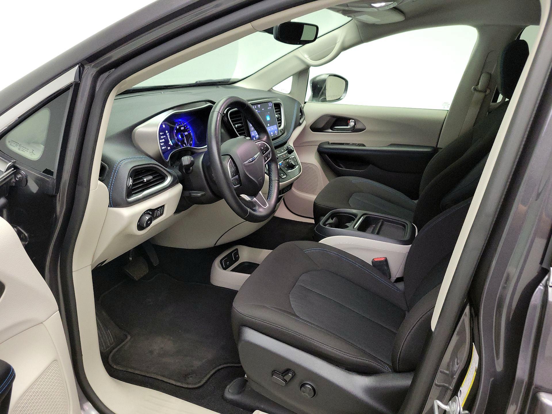 Thumbnail: 2021 Chrysler Pacifica - 11