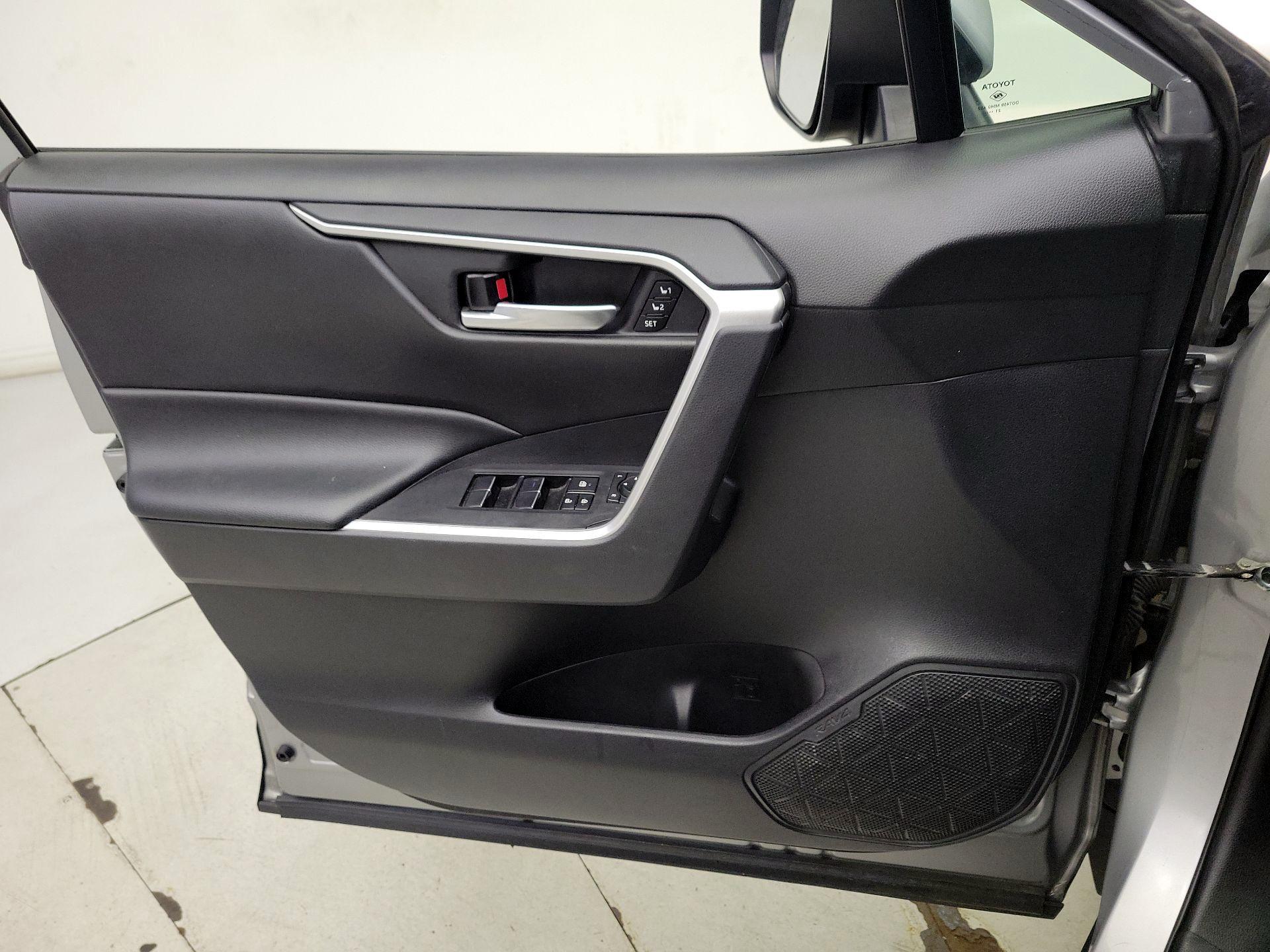Thumbnail: 2021 Toyota RAV4 - 12