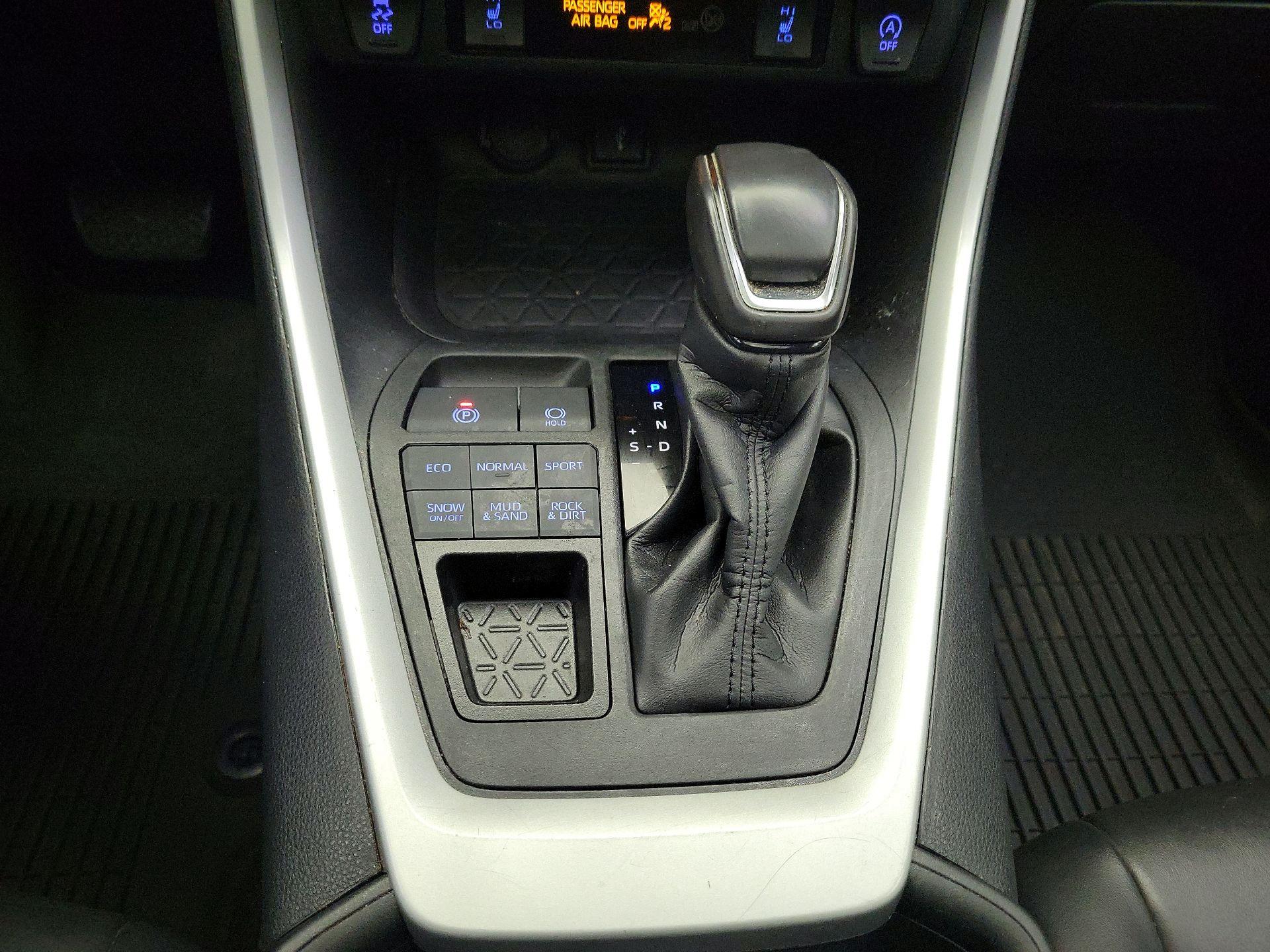 Thumbnail: 2021 Toyota RAV4 - 17