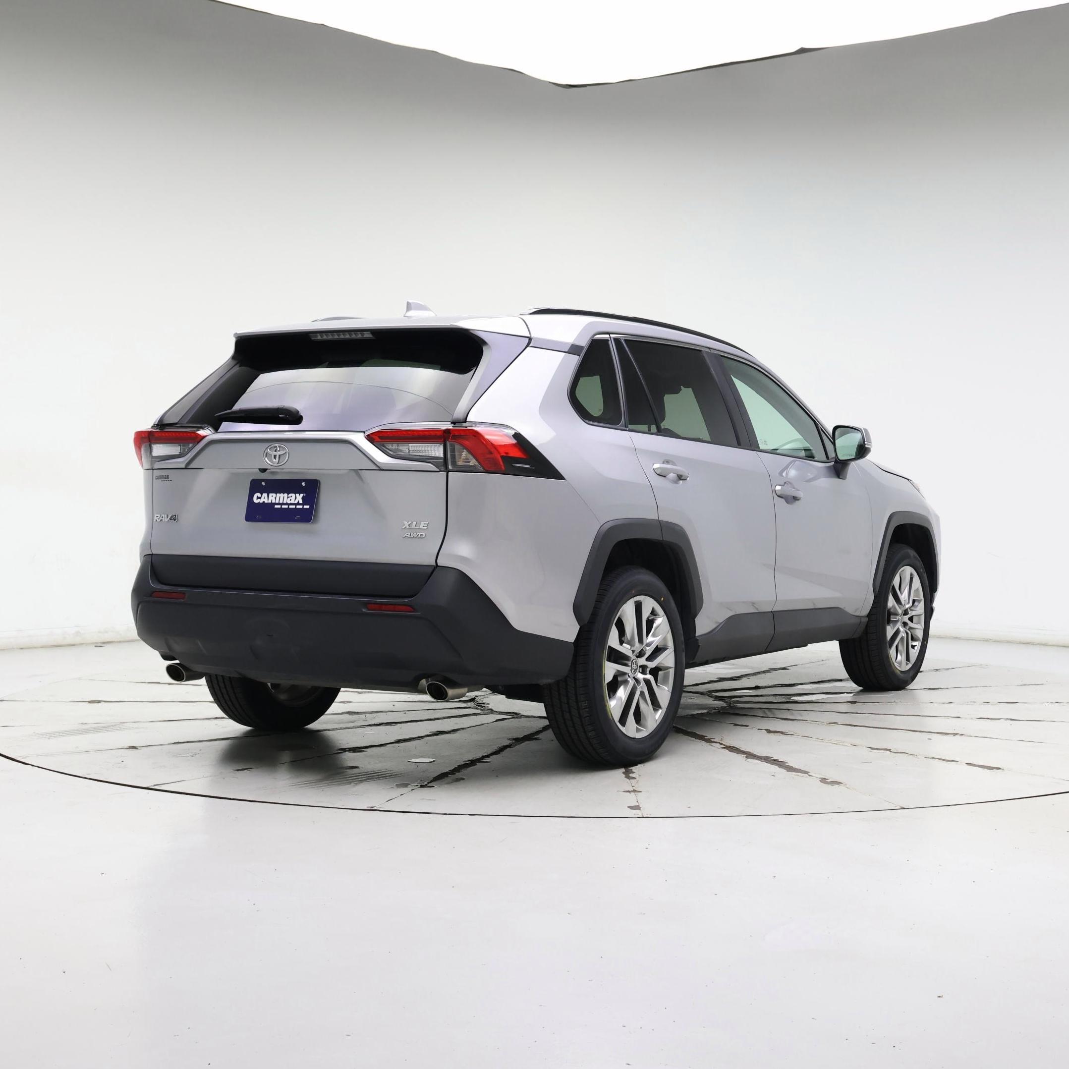Thumbnail: 2021 Toyota RAV4 - 8