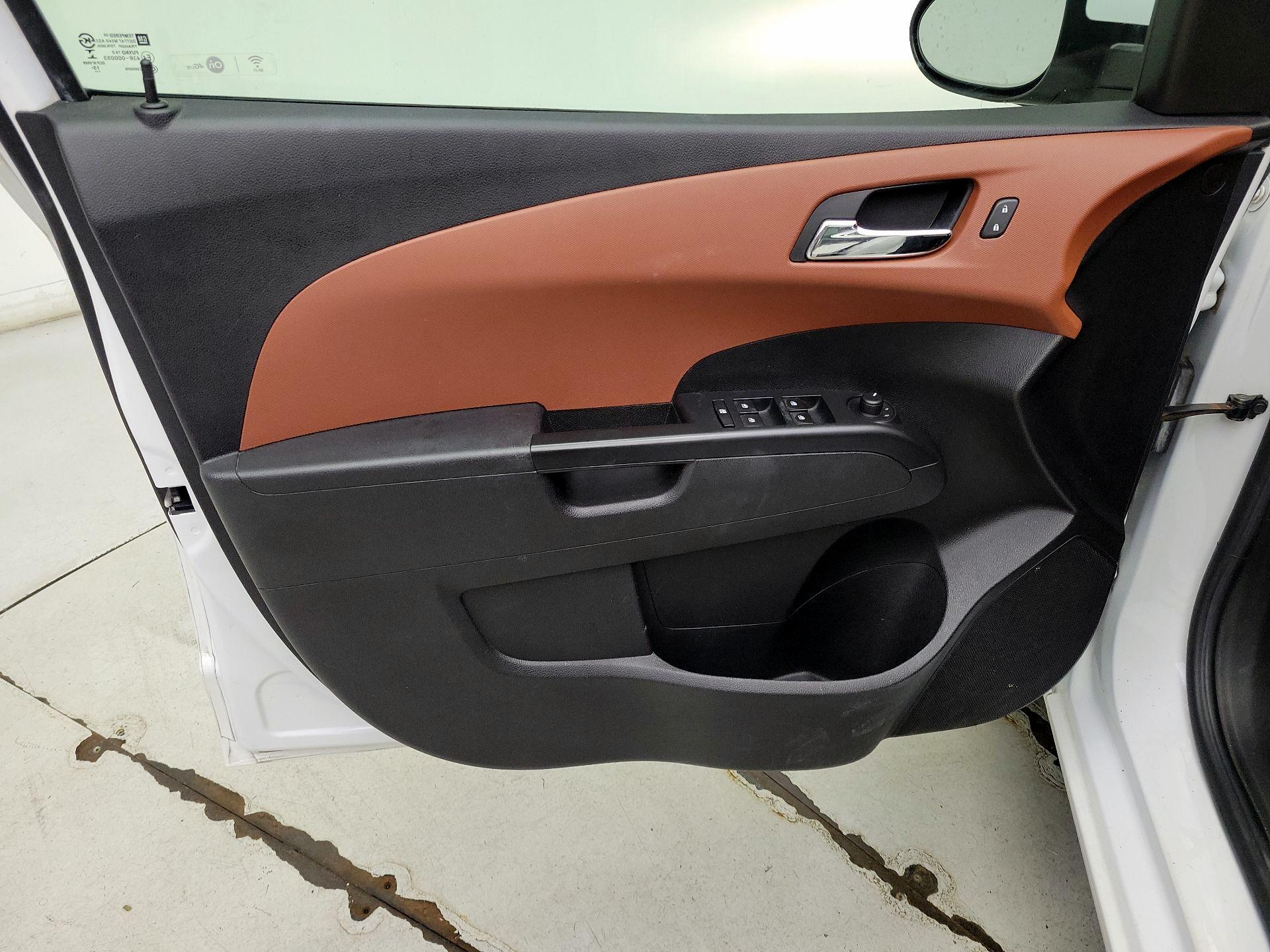Thumbnail: 2016 Chevrolet Sonic - 12