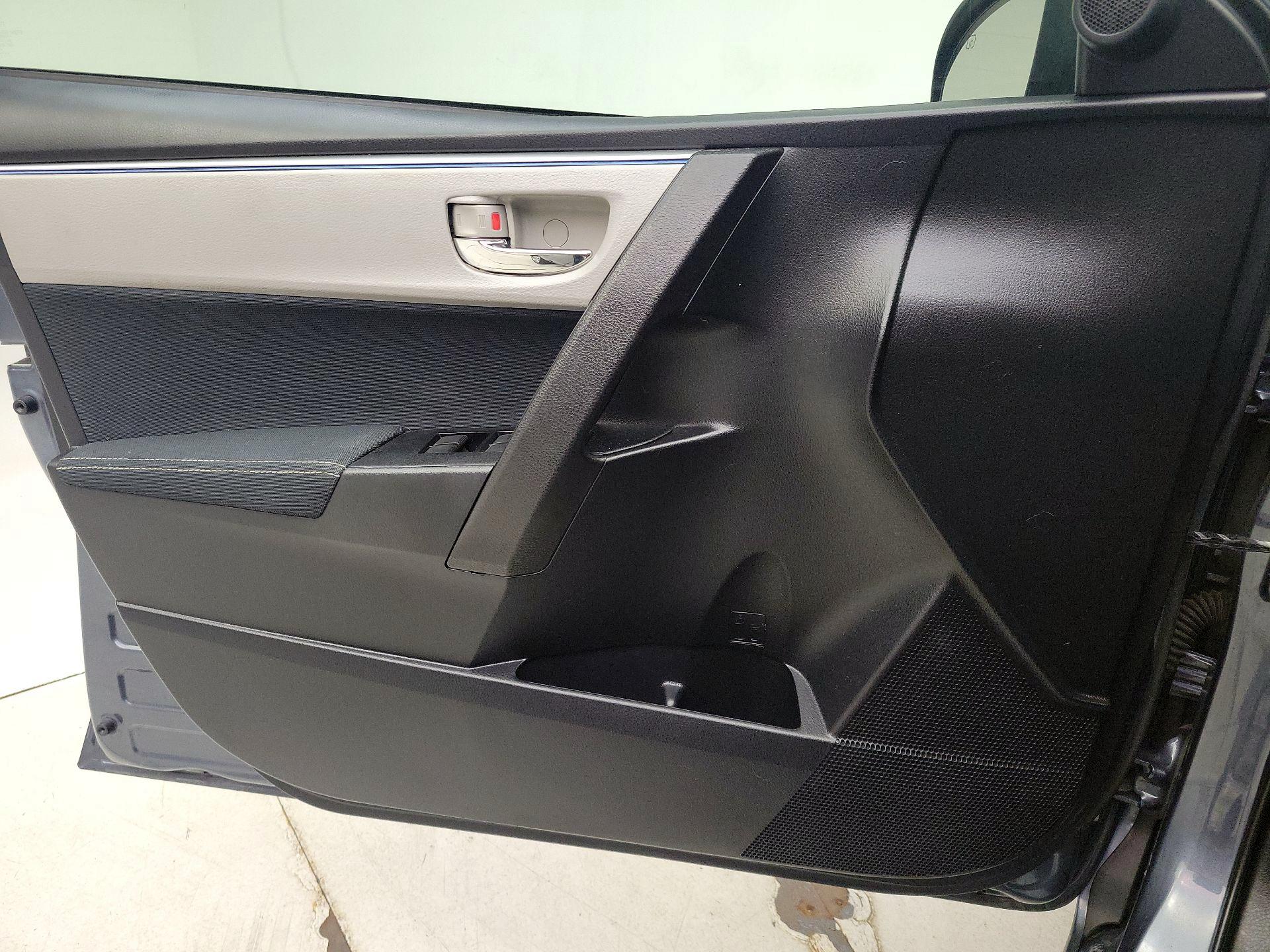 Thumbnail: 2015 Toyota Corolla - 12