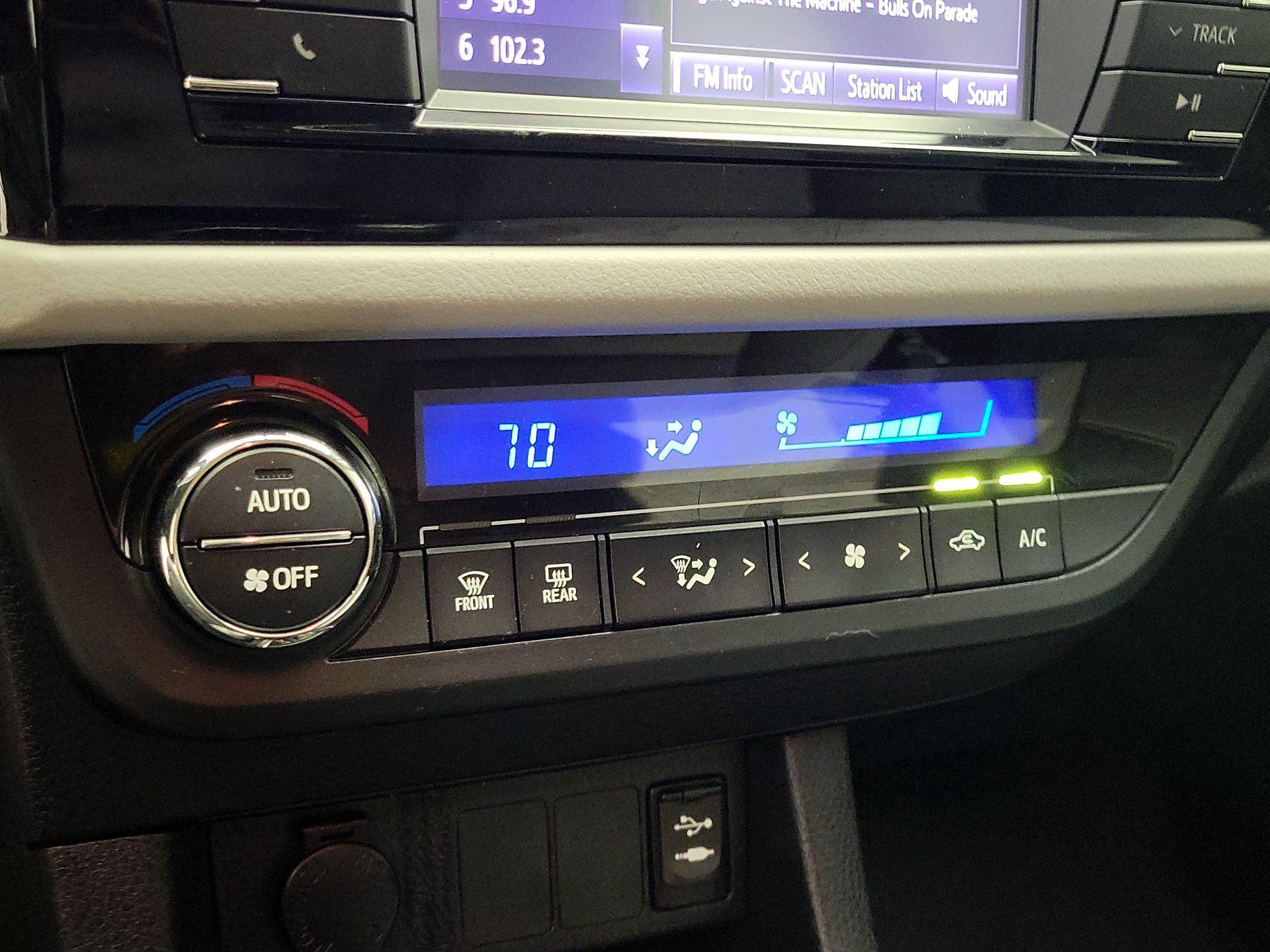 Thumbnail: 2015 Toyota Corolla - 16