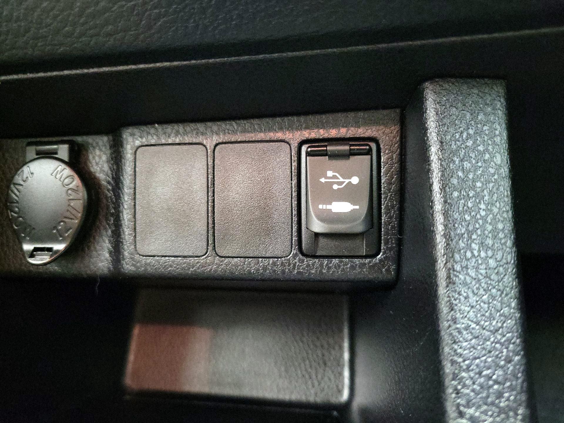 Thumbnail: 2015 Toyota Corolla - 18