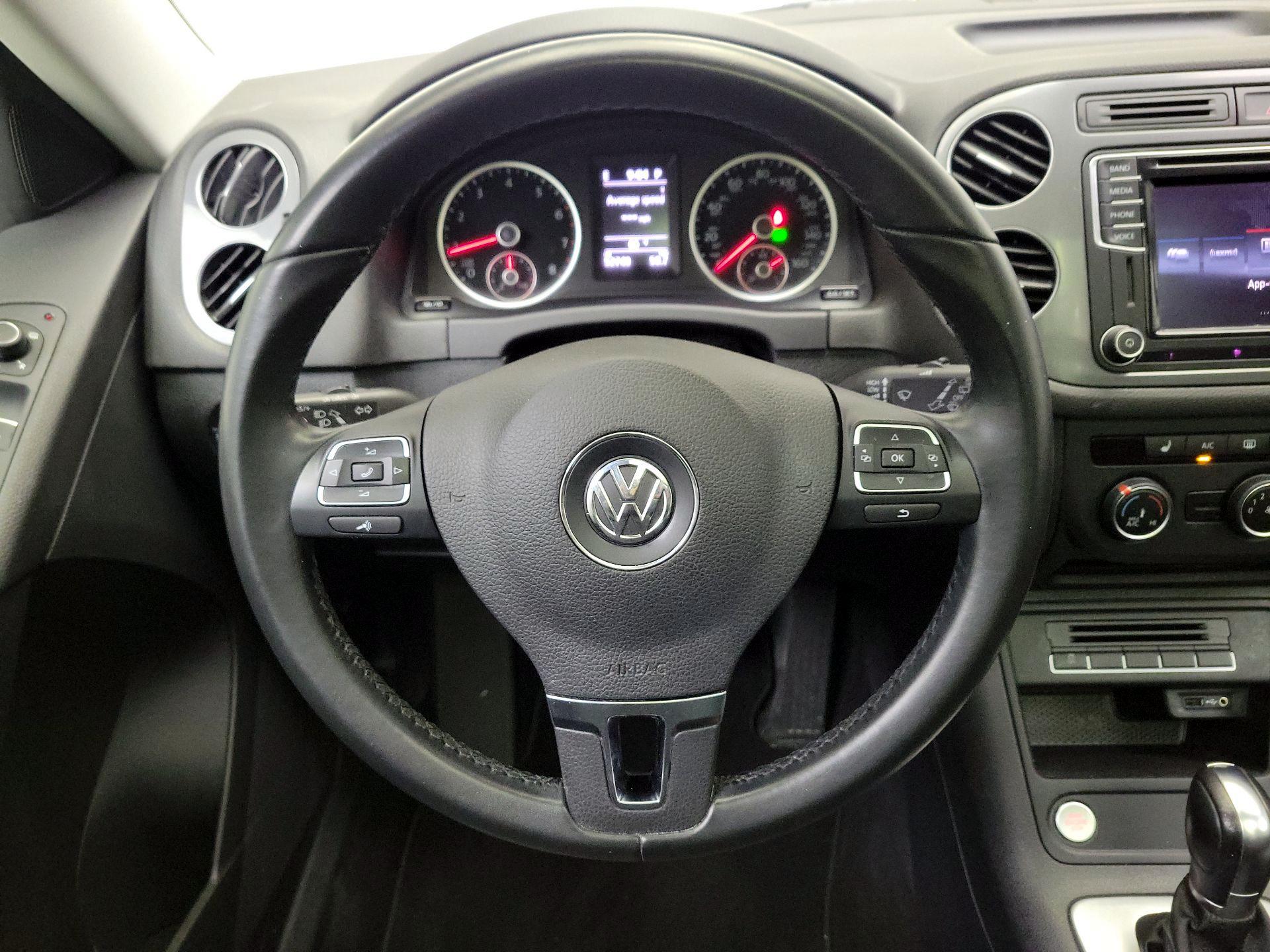 Thumbnail: 2016 Volkswagen Tiguan - 10