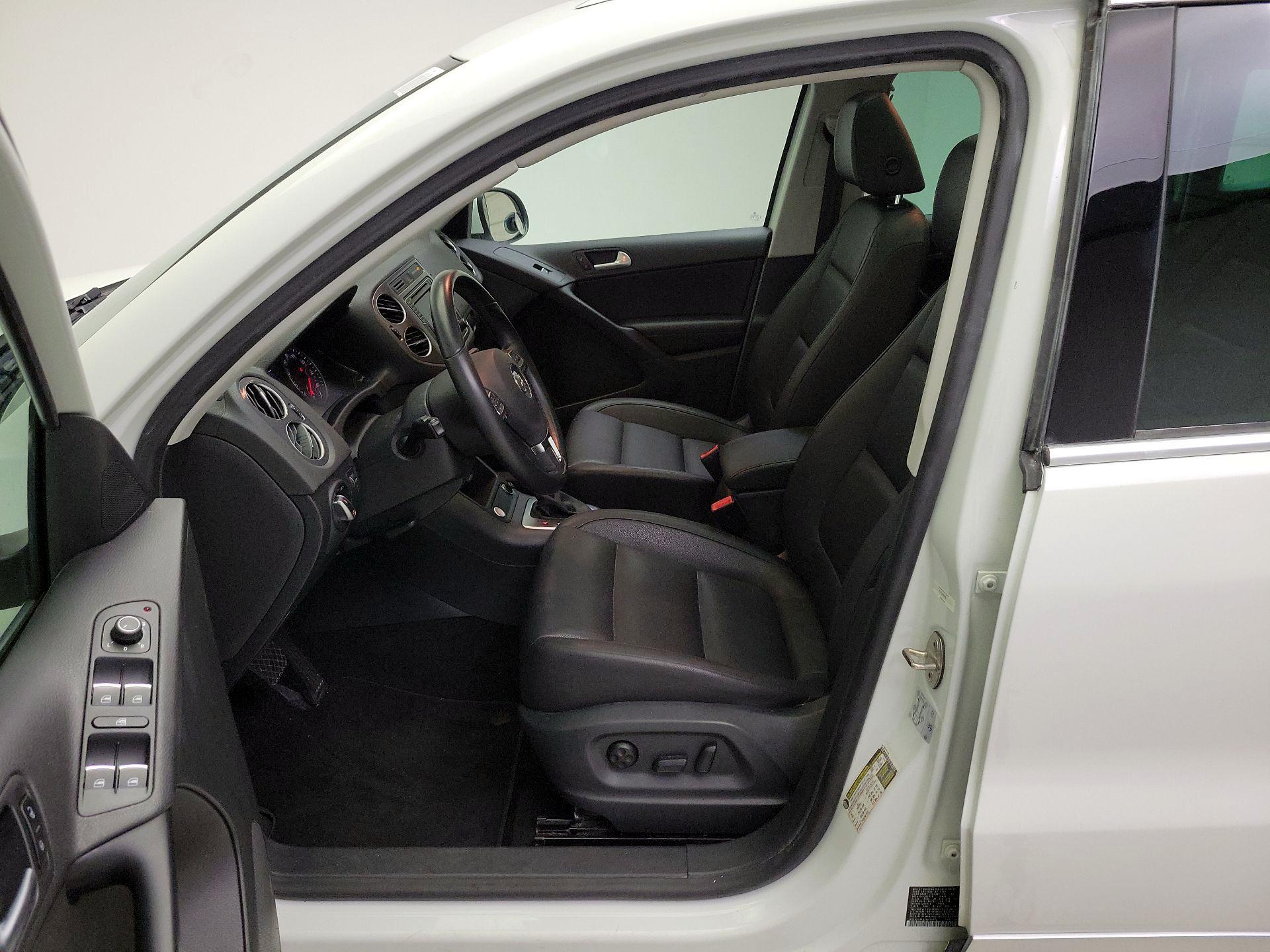 Thumbnail: 2016 Volkswagen Tiguan - 11