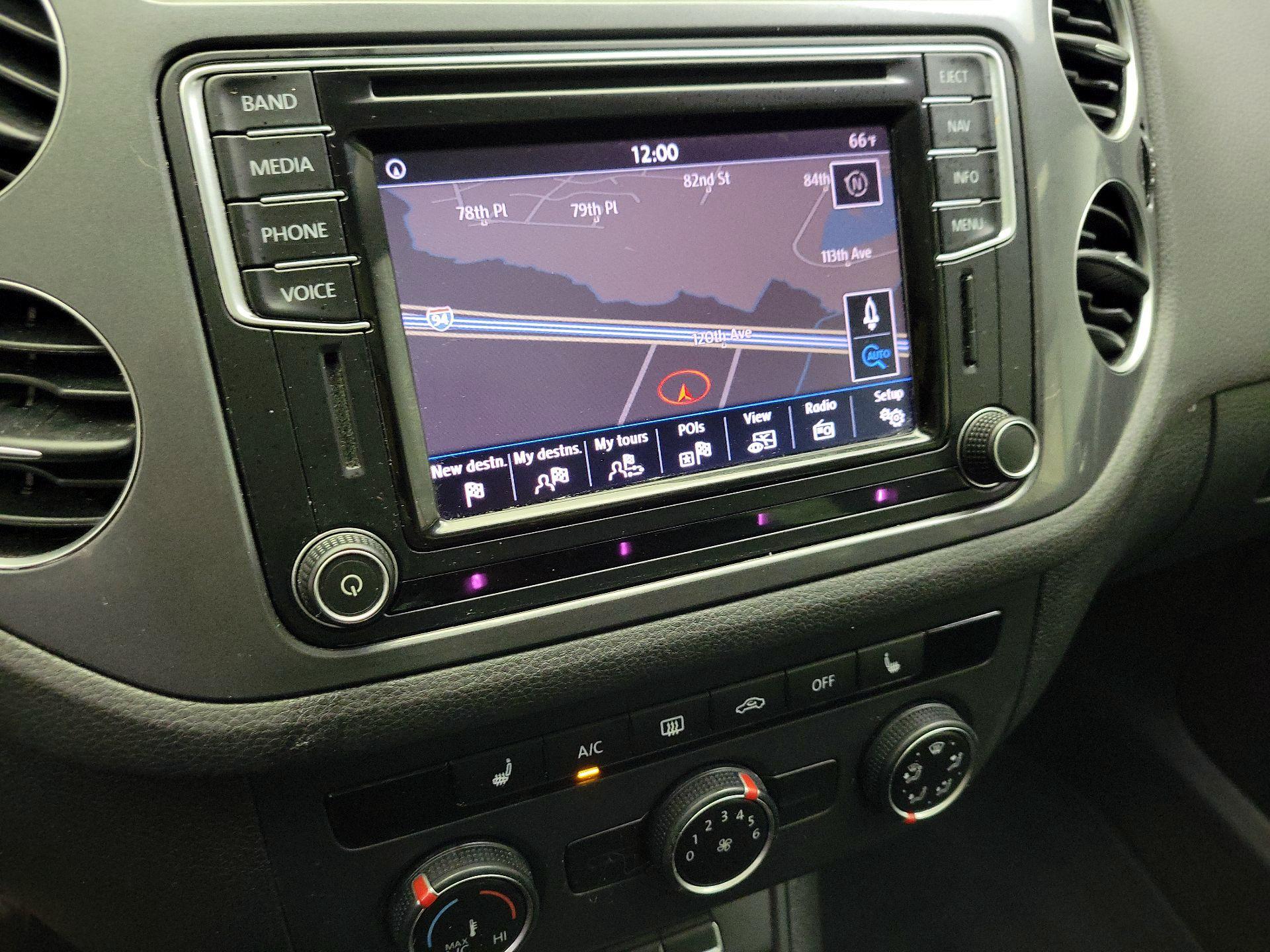 Thumbnail: 2016 Volkswagen Tiguan - 14