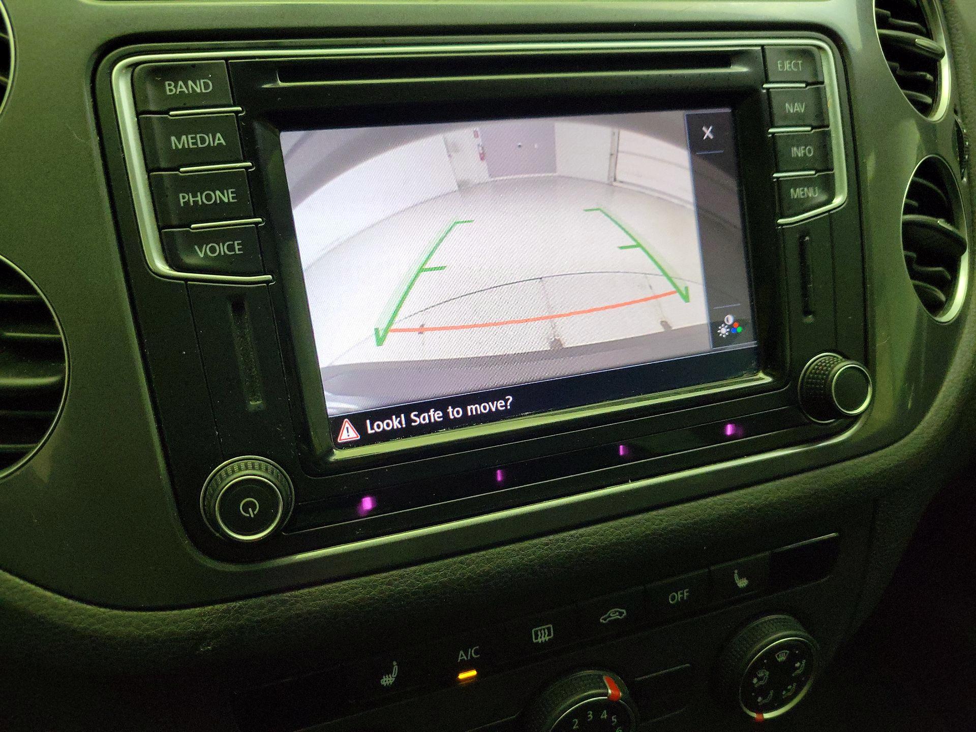 Thumbnail: 2016 Volkswagen Tiguan - 15