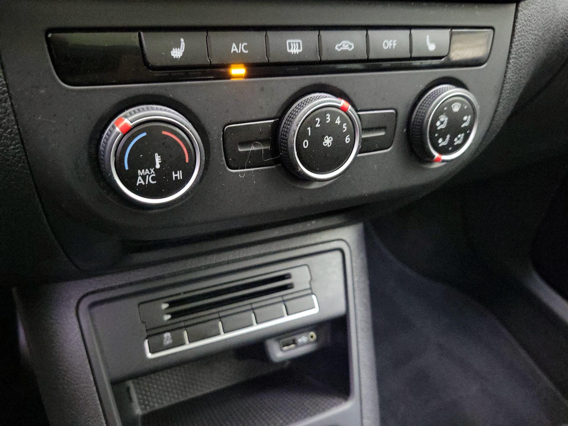 Thumbnail: 2016 Volkswagen Tiguan - 17