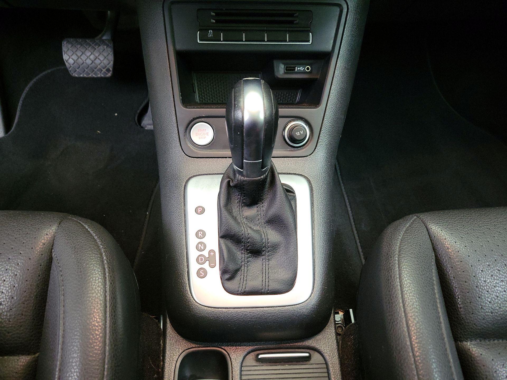 Thumbnail: 2016 Volkswagen Tiguan - 18