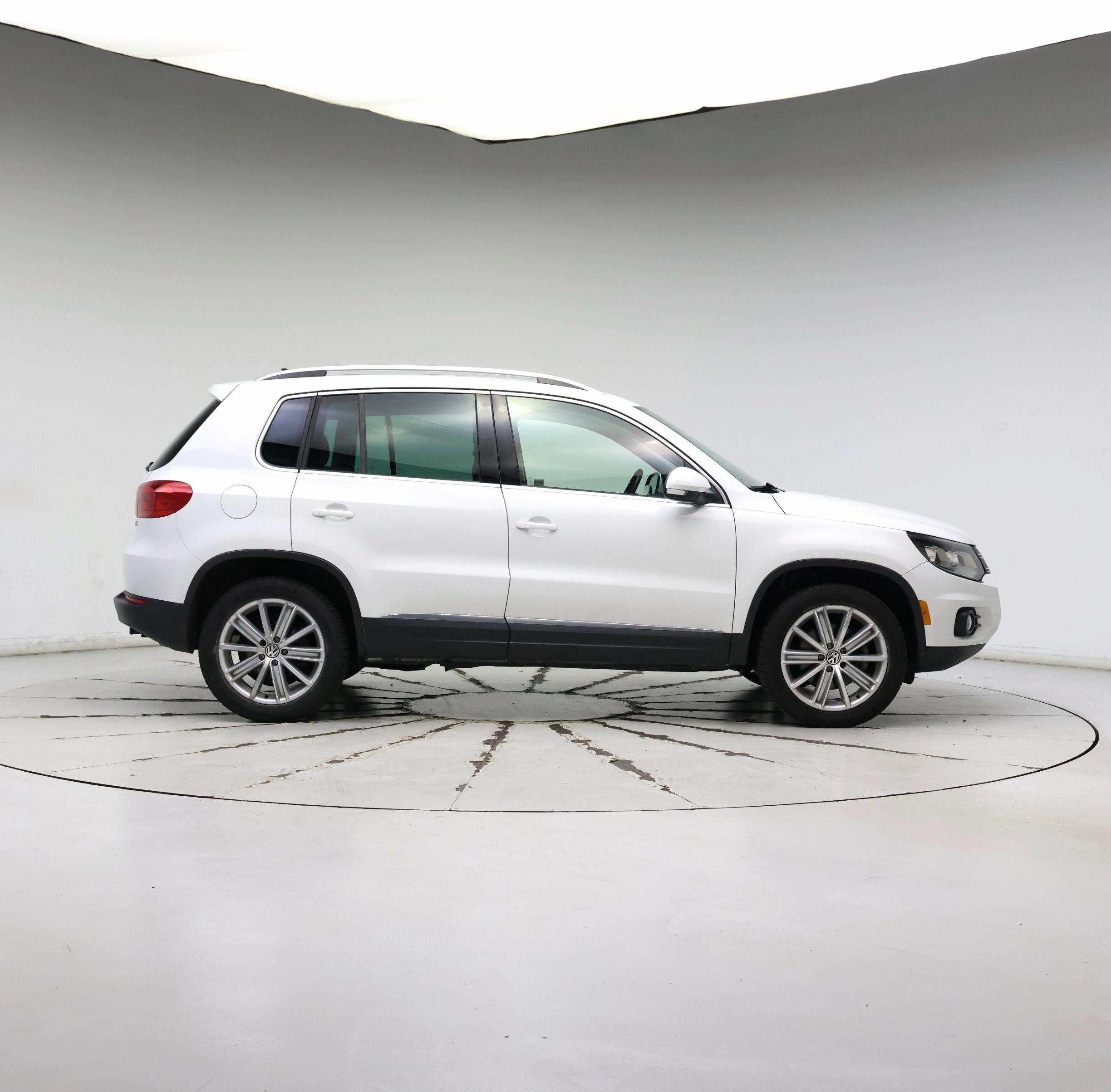 Thumbnail: 2016 Volkswagen Tiguan - 7